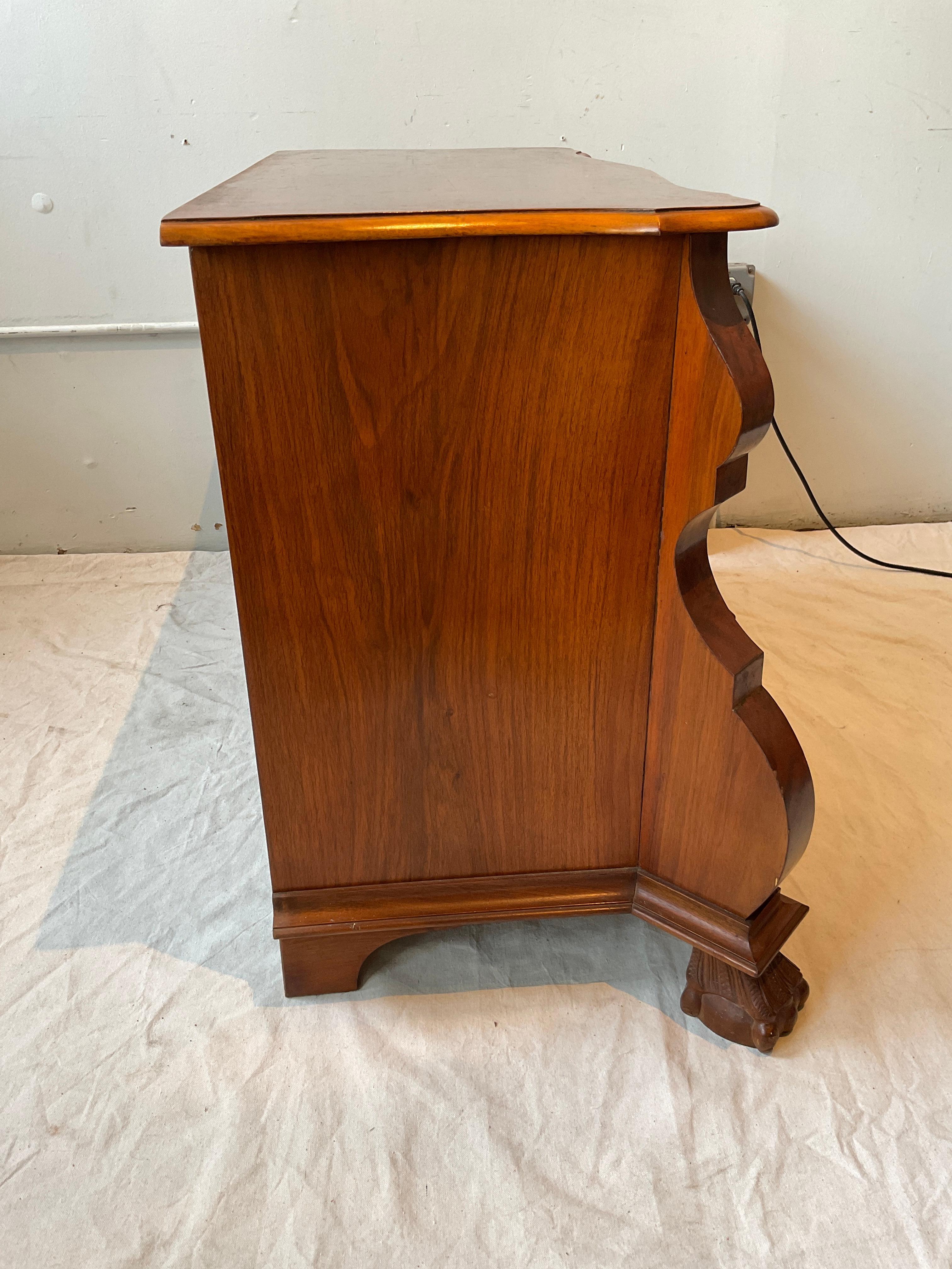 Cassapanca olandese in Wood Burled Bombe in vendita 3