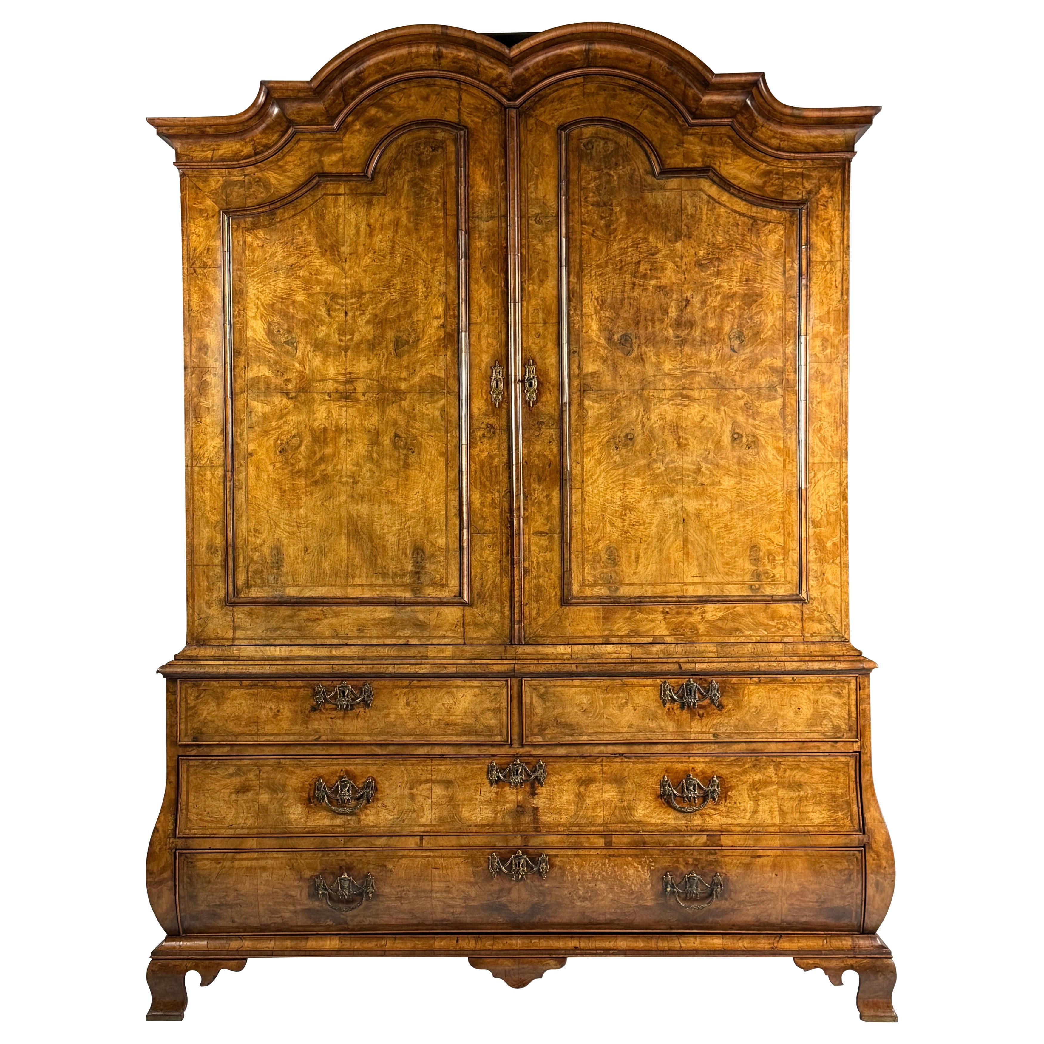 Dutch Burr Wallnut Cabinet 18th century en vente
