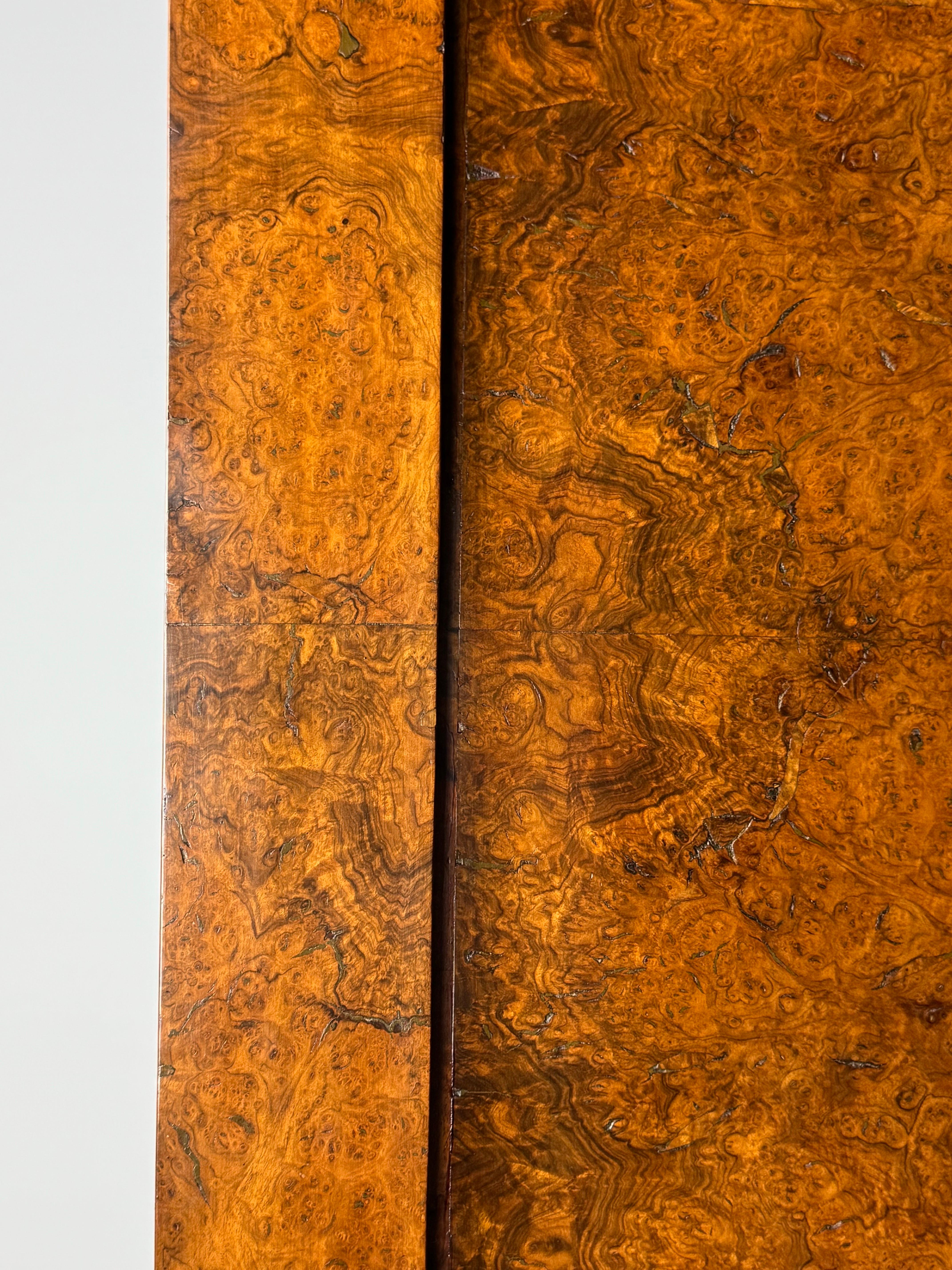 Mobile olandese in radica di noce del 1780 ca. 1780 in vendita 8