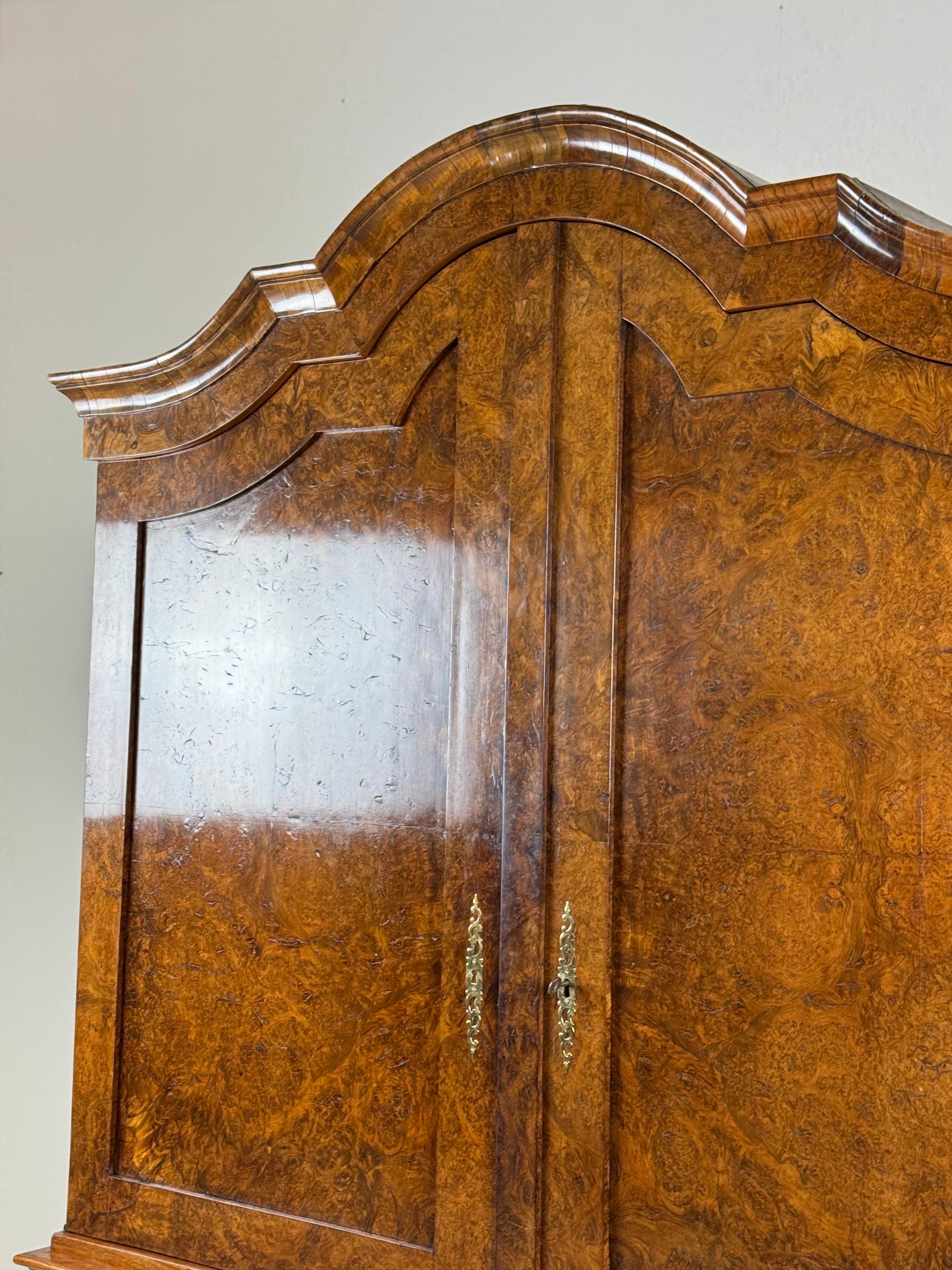 Mobile olandese in radica di noce del 1780 ca. 1780 in vendita 10