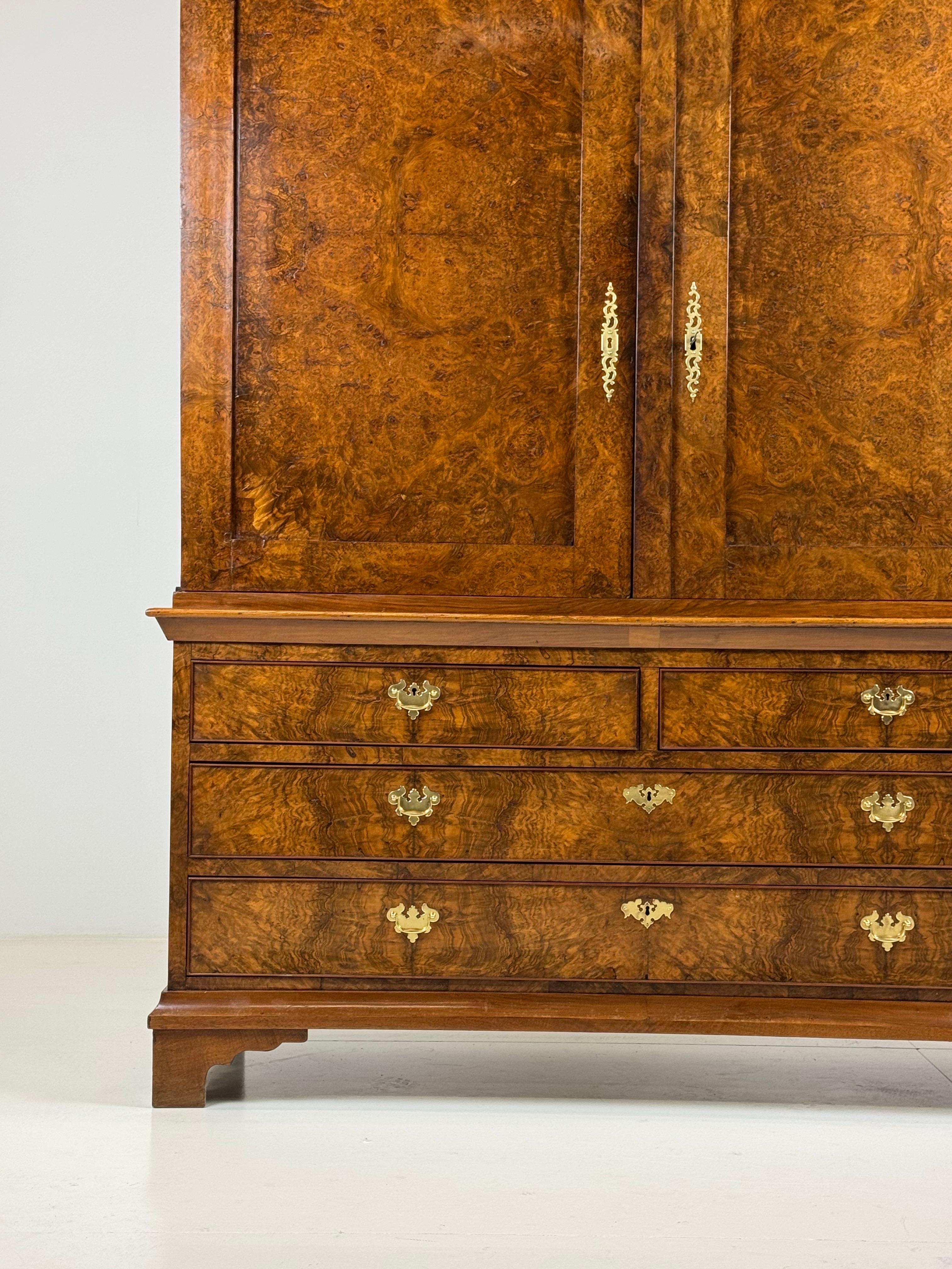 Noce Mobile olandese in radica di noce del 1780 ca. 1780 in vendita