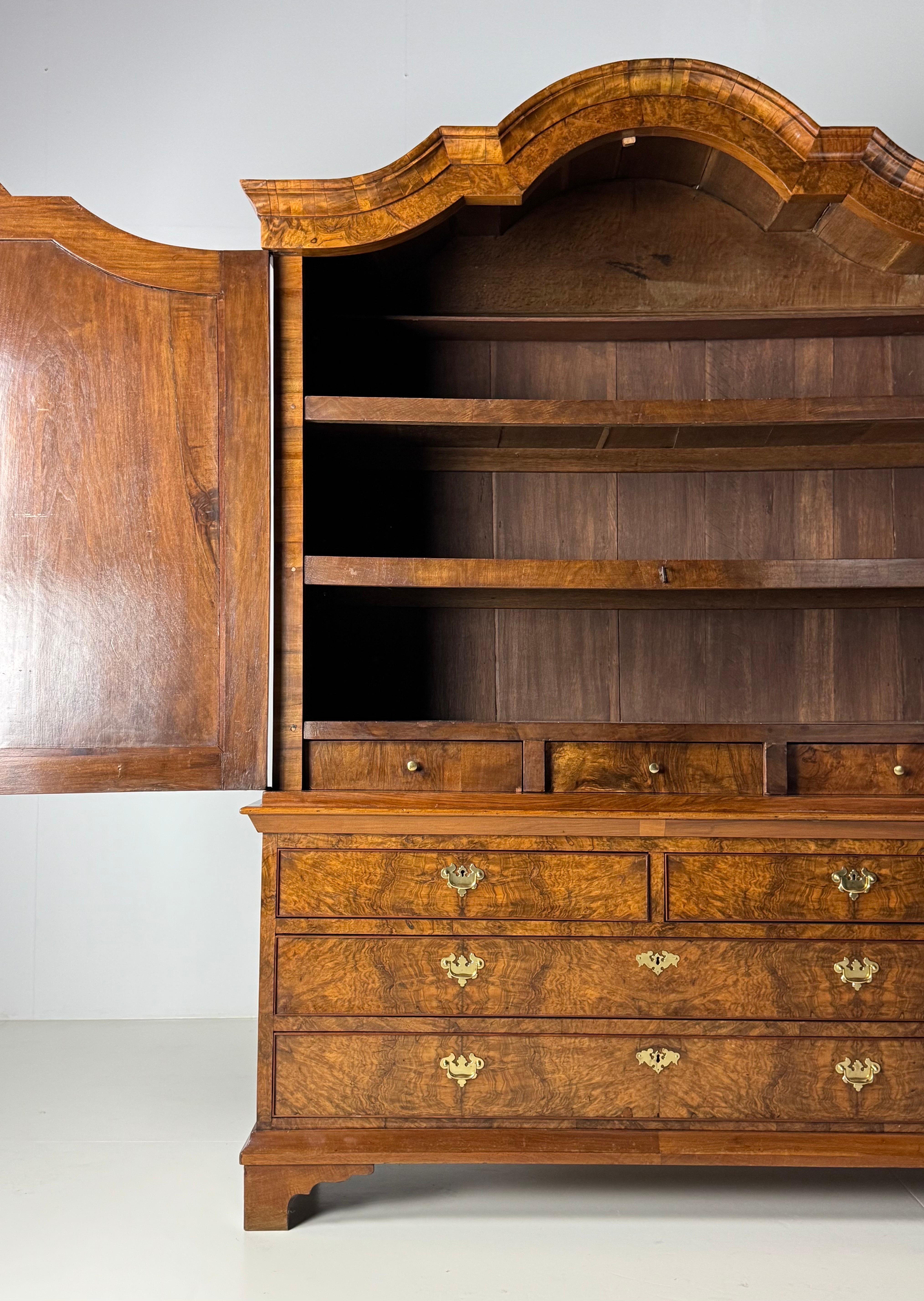 Mobile olandese in radica di noce del 1780 ca. 1780 in vendita 2