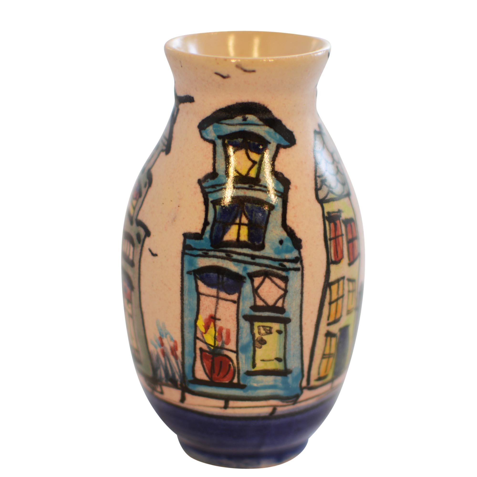 Dutch Canal Front Home Hand Painted Bud Vase Cat on Gray House In New Condition For Sale In Pataskala, OH