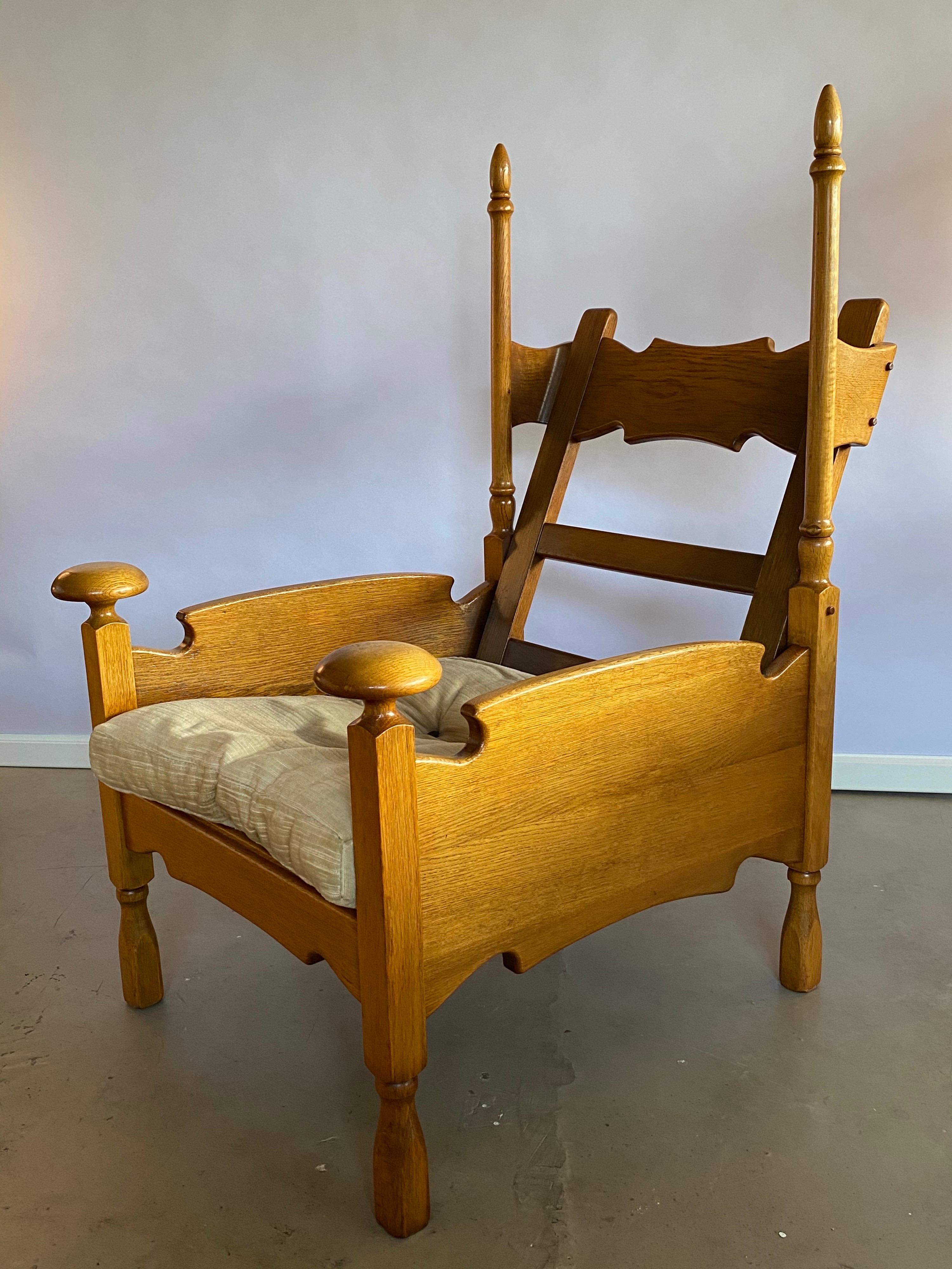 Mid-Century Modern Pair of Dutch Castle Lounge Chairs in Oak, with Sheep Skin For Sale