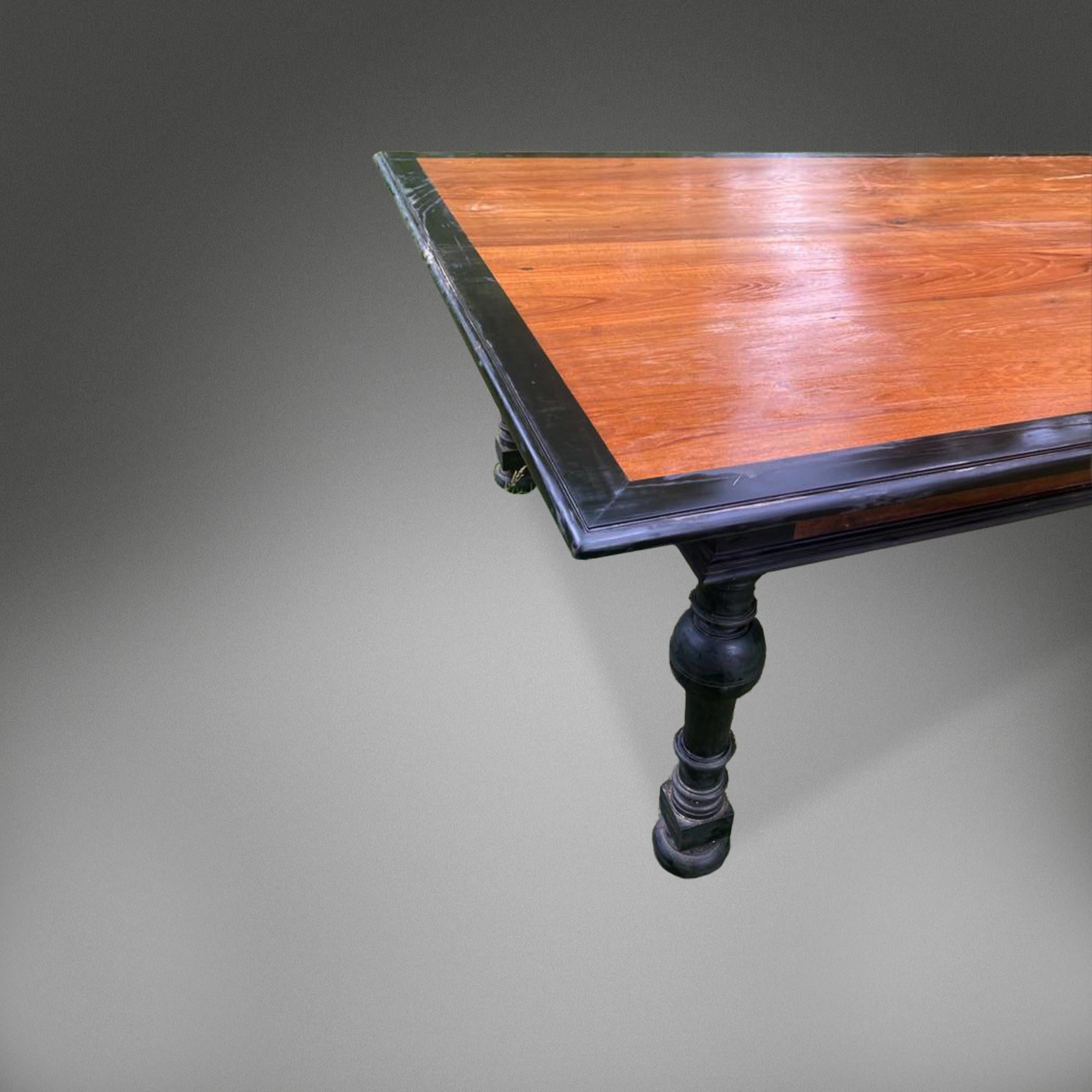 XIXe siècle Dutch Ceylonese Dining Table en vente