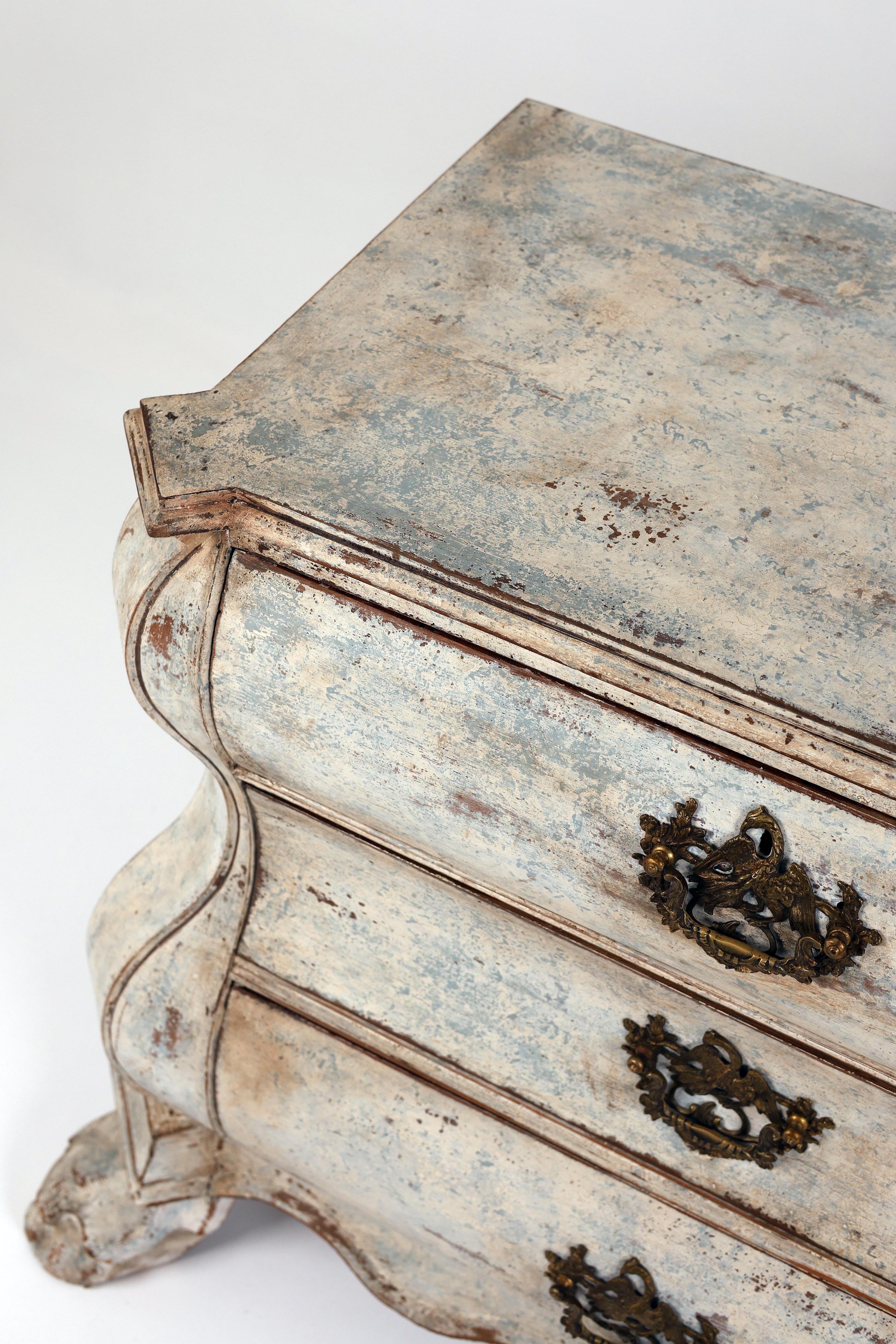 Dutch Chest of Drawers, Hand-Painted in the Gustavian Style, Late 18th Century en vente 2