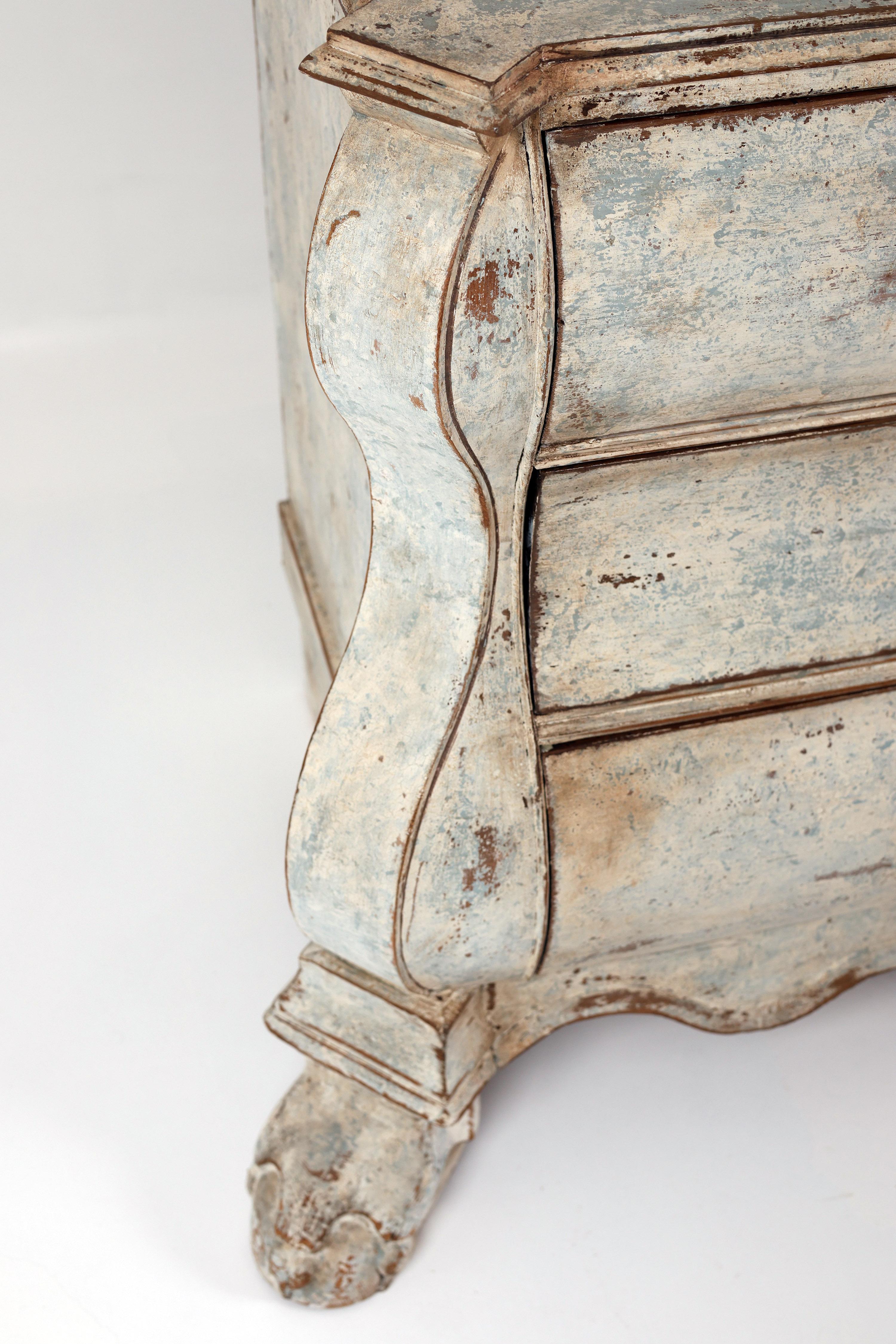 Dutch Chest of Drawers, Hand-Painted in the Gustavian Style, Late 18th Century en vente 3