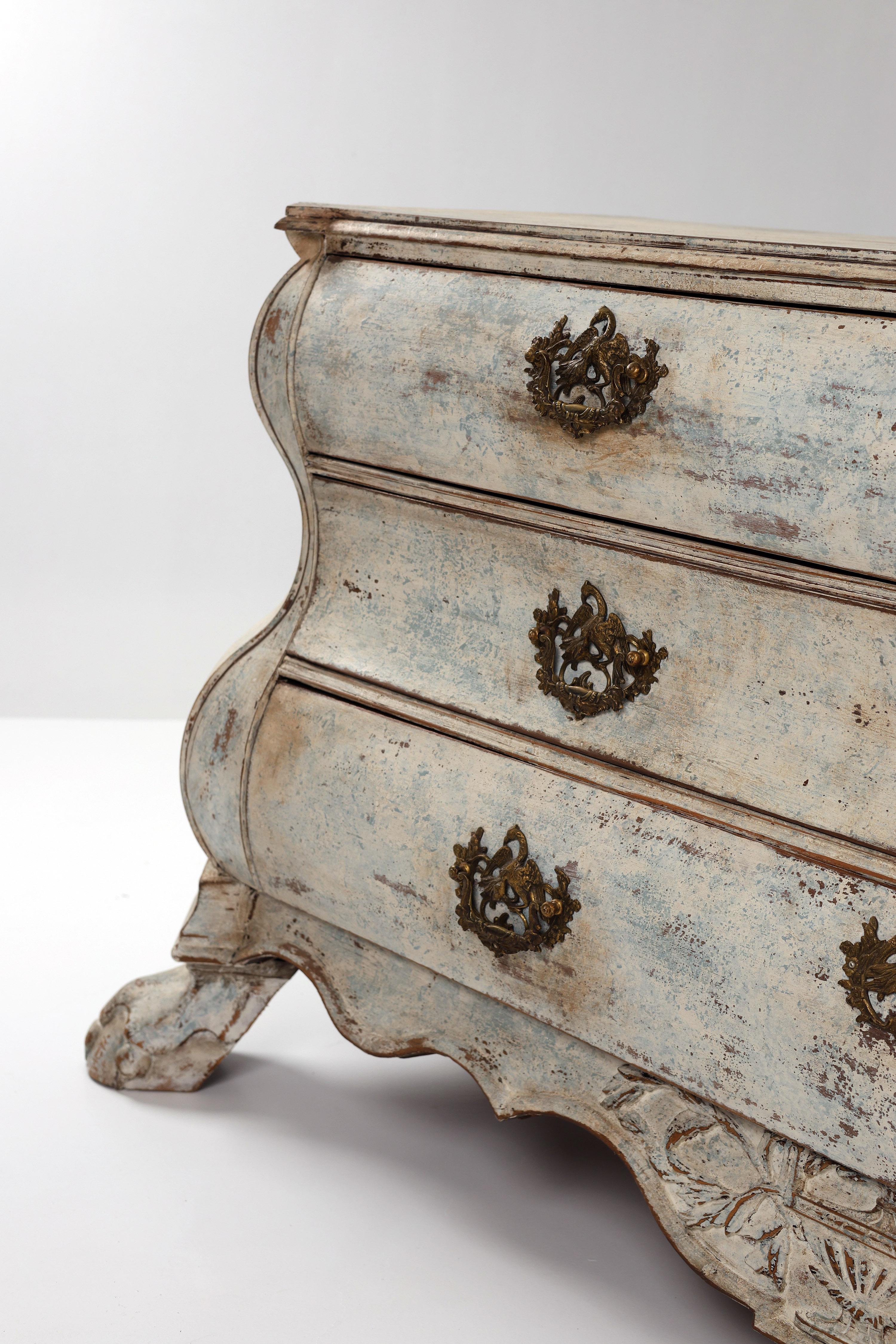 Dutch Chest of Drawers, Hand-Painted in the Gustavian Style, Late 18th Century en vente 8
