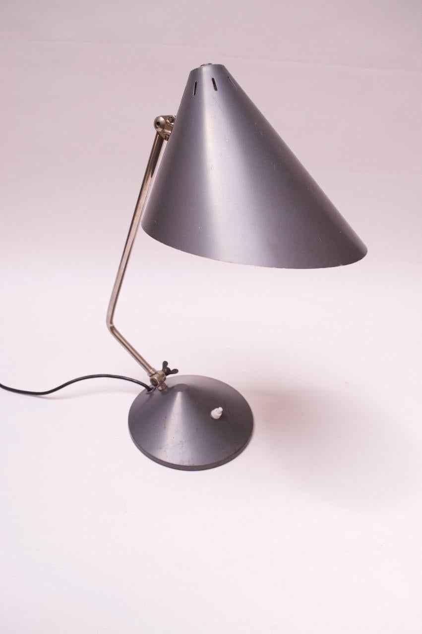 Lámpara de trabajo holandesa de metal cromado y pintado en gris con pantalla sobredimensionada by Hala mediados del siglo XX en venta