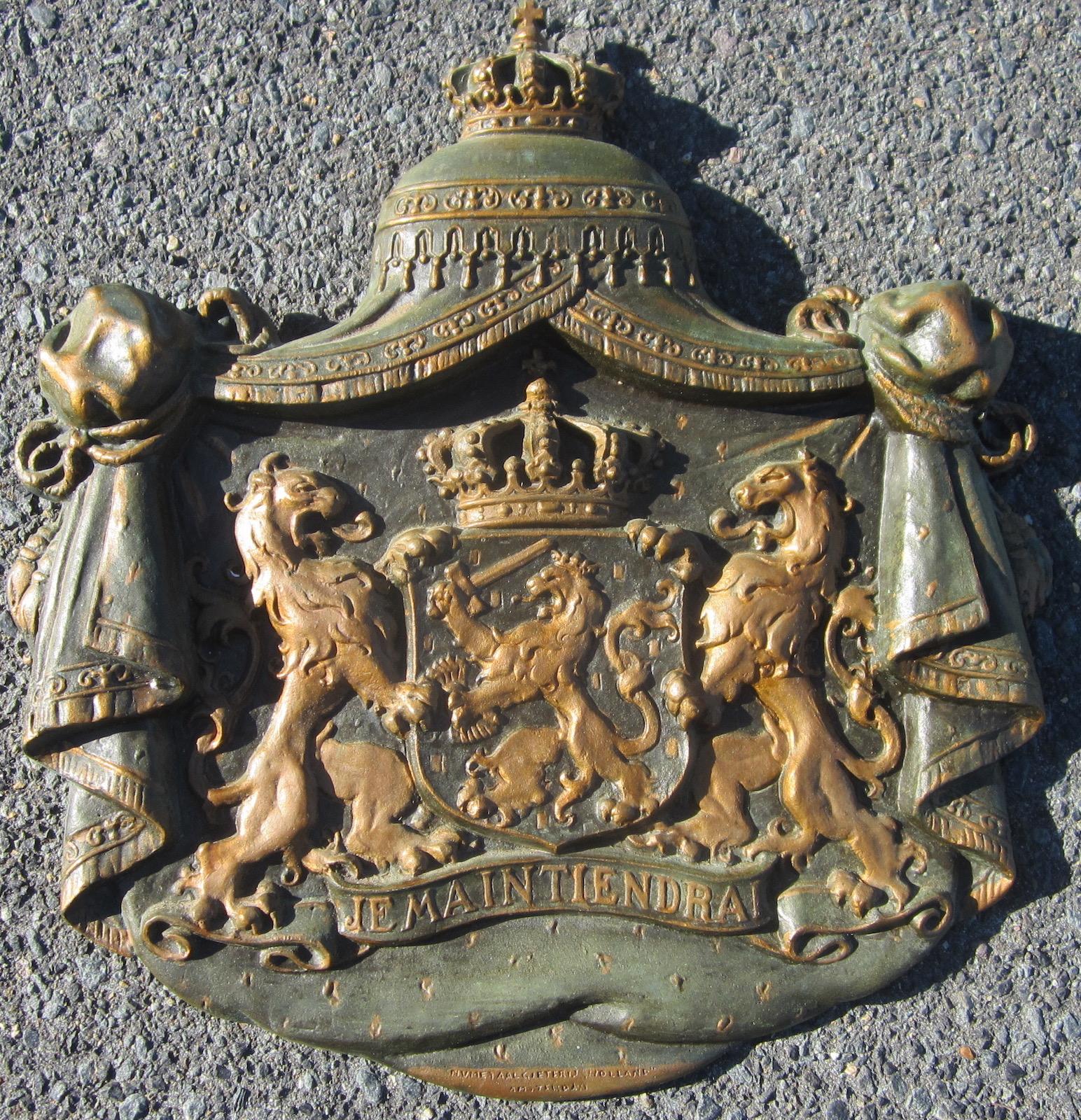 Dutch bronze cold painted Coat of Arms, 
inscribed JE MAINTIENDRAI, 
foundry mark NV METAALGITERIJ HOLLAND AMSTERDAM, 
weighs 210 ounces, 5,900 grams.
 