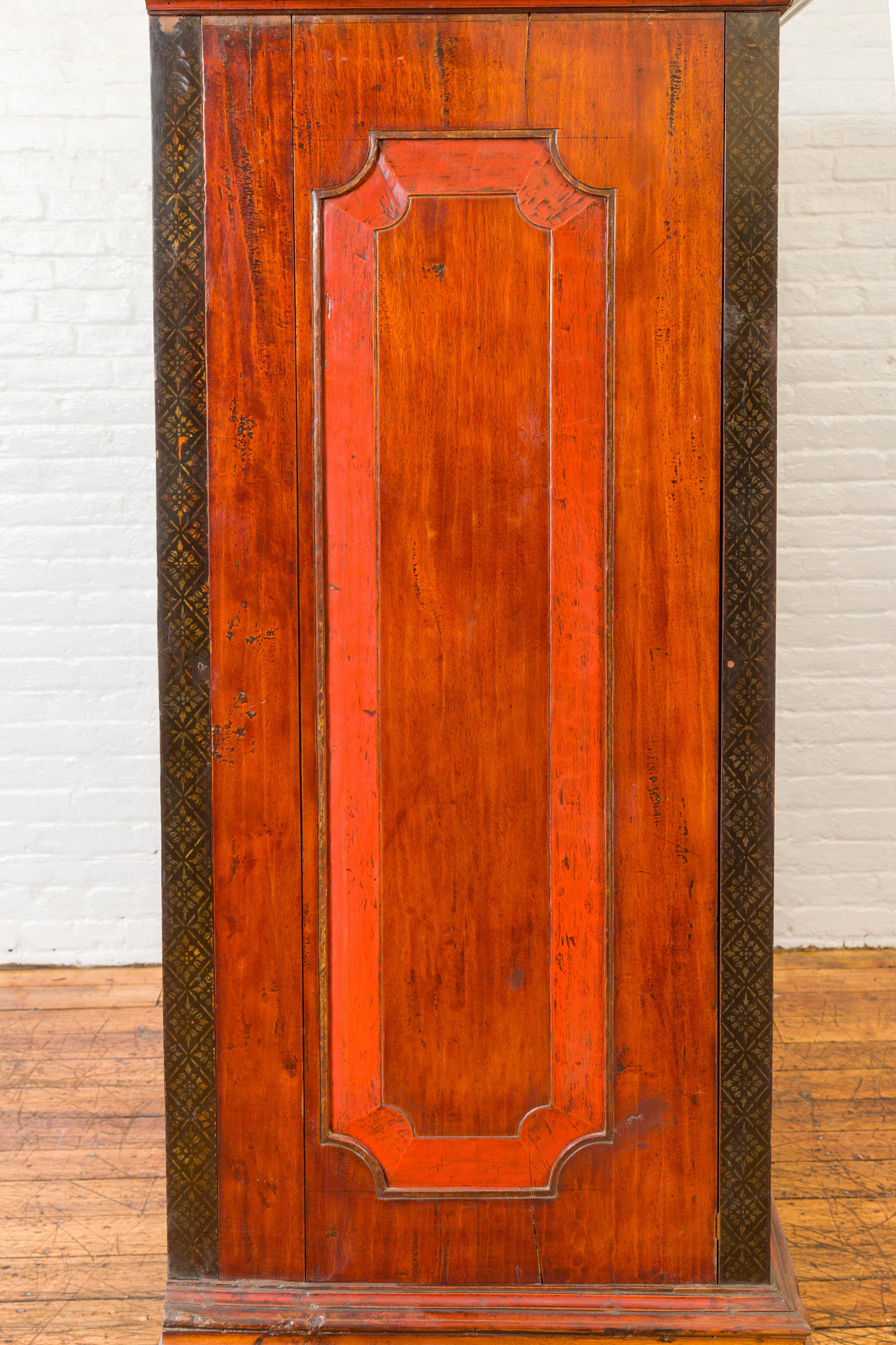 20th Century Dutch Colonial Antique Lacquered Wood Cabinet with Glass Doors and Cabriole Legs For Sale