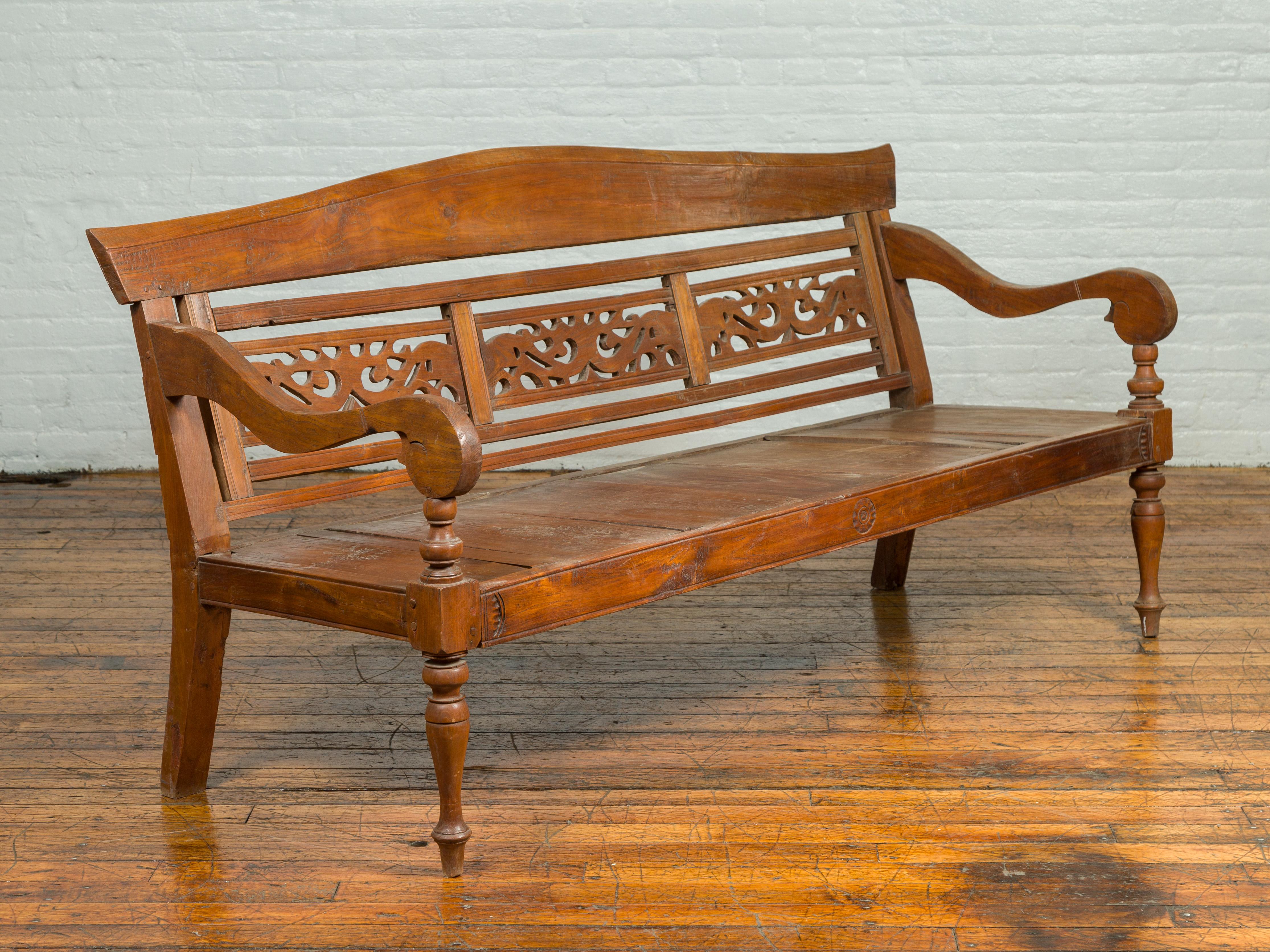 Dutch Colonial Antique Wooden Bench with Carved Camelback and Scrolling Arms In Good Condition In Yonkers, NY
