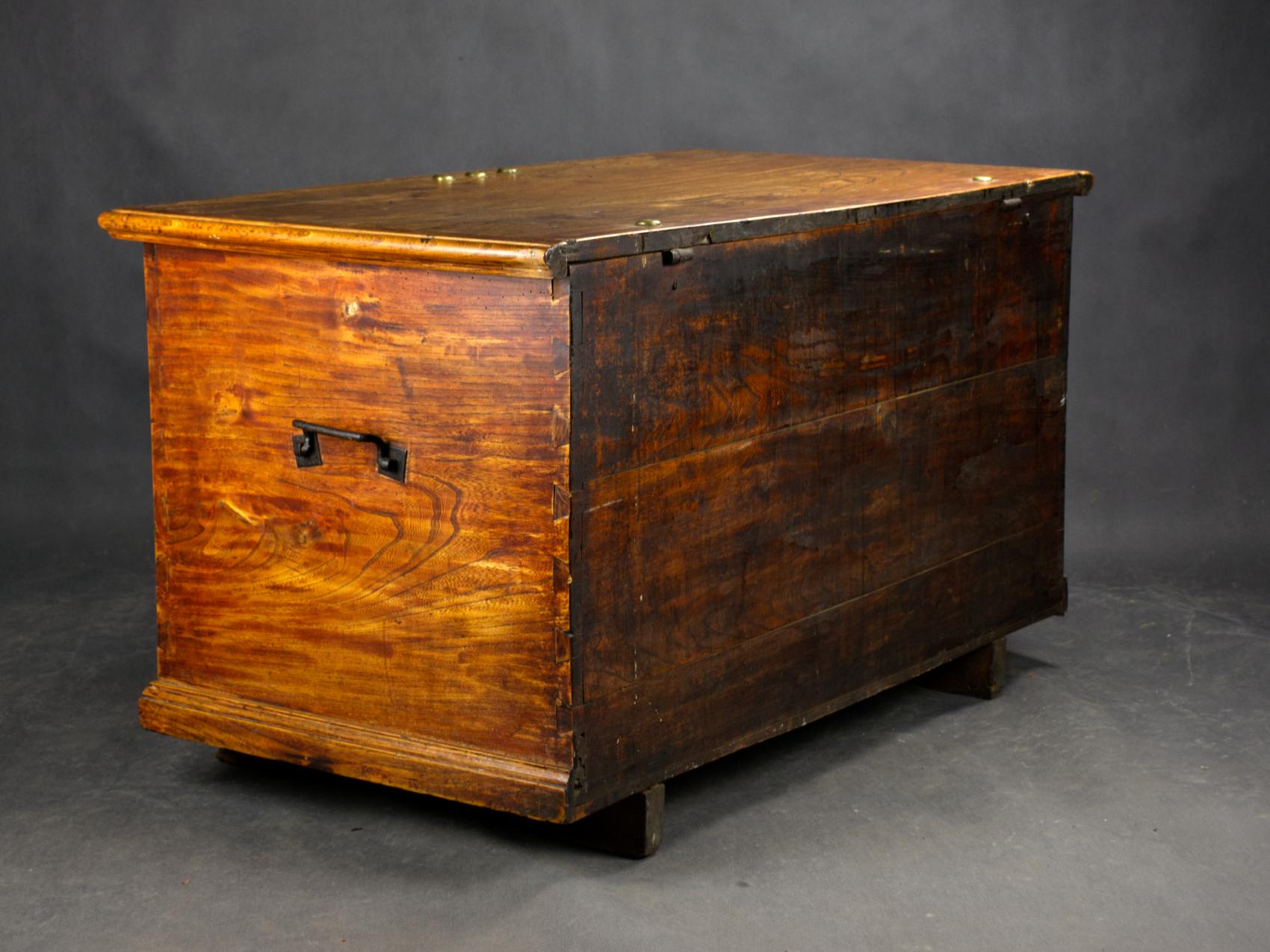 Fino al XVIII secolo Cassapanca coloniale olandese / Coloni, circa 1800 in vendita