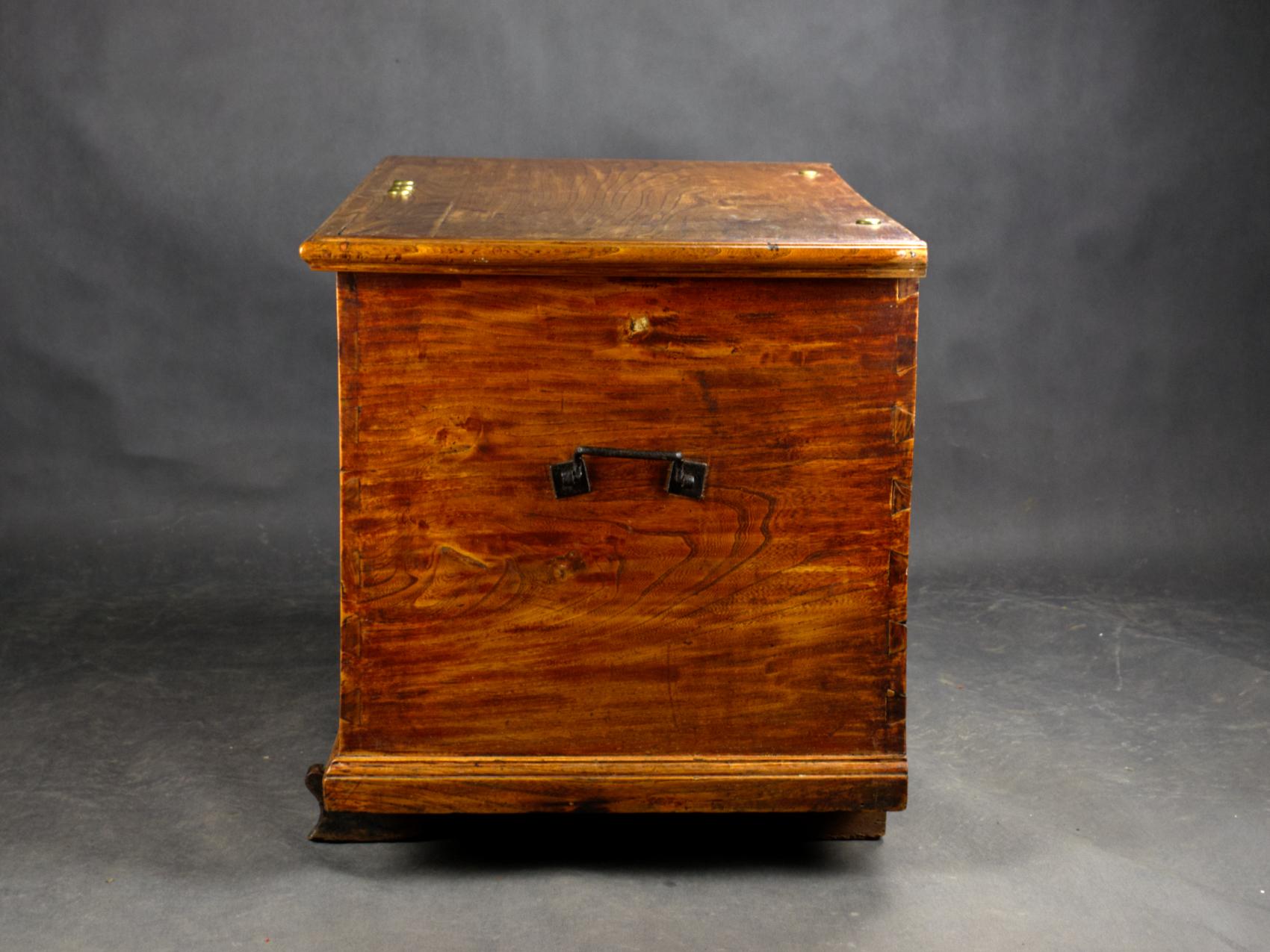 Cassapanca coloniale olandese / Coloni, circa 1800 in vendita 1