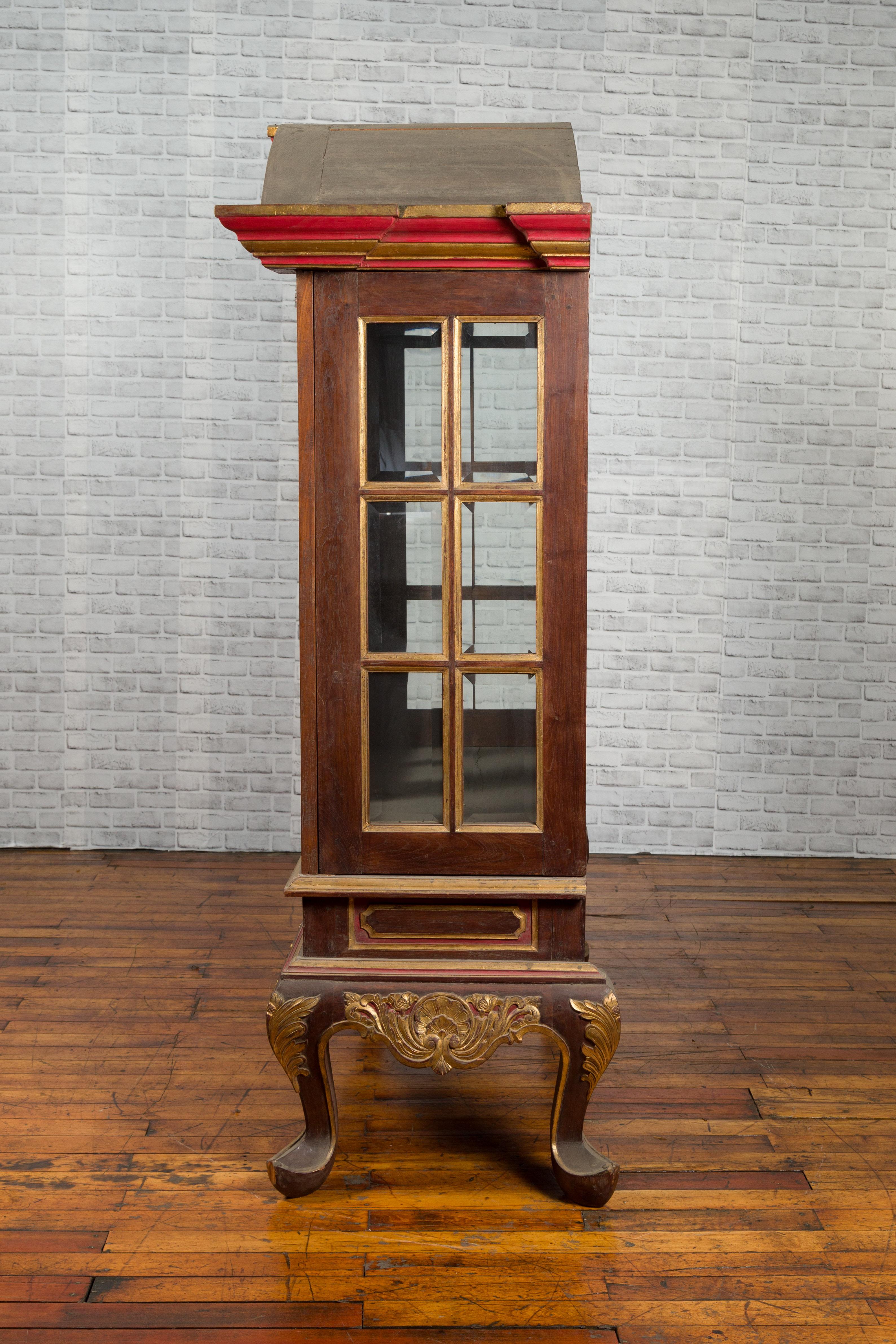 Dutch Colonial Early 20th Century Cabinet with Gilded Accents and Glass Doors For Sale 13