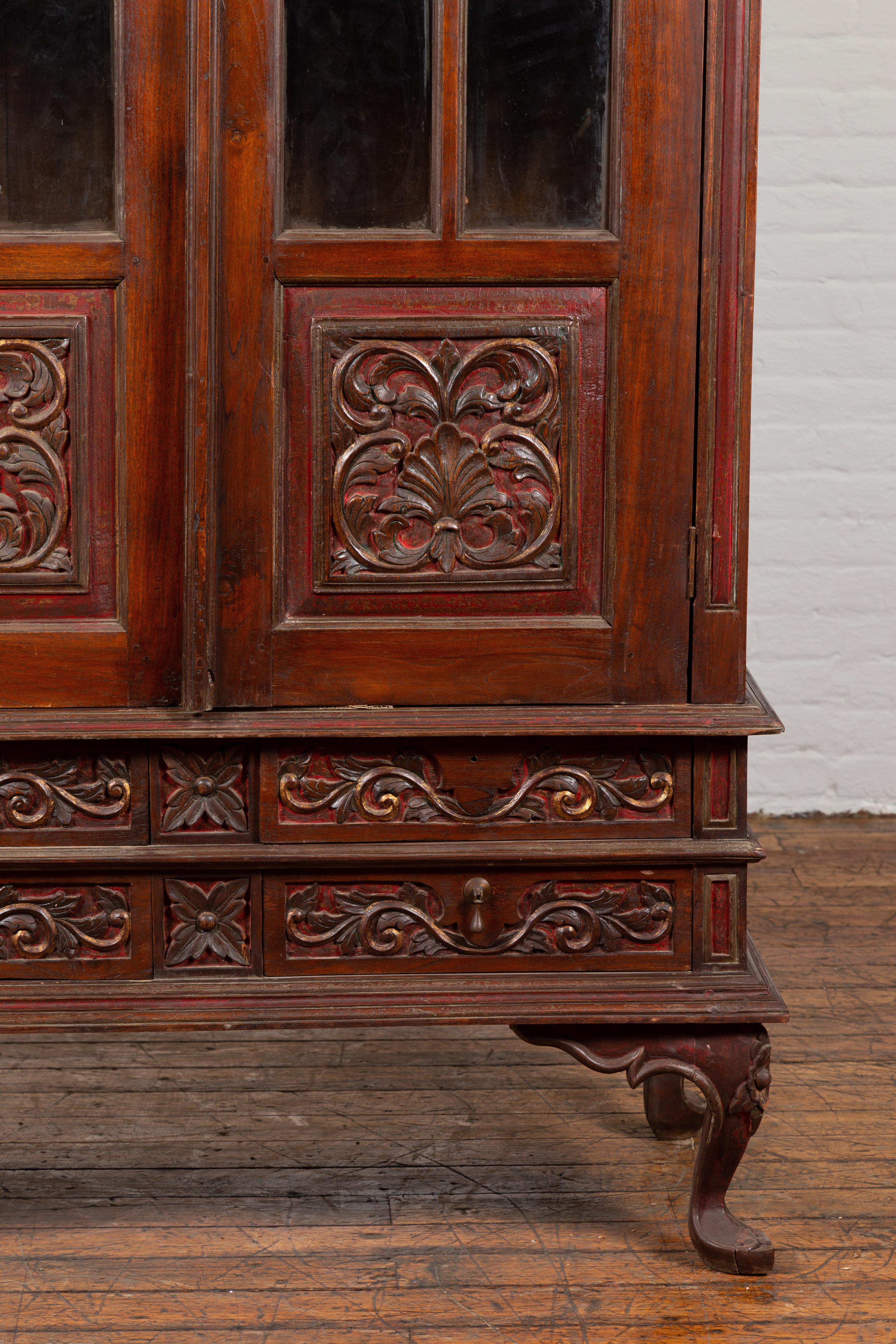 Dutch Colonial Early 20th Century Indonesian Display Cabinet with Carved Motifs For Sale 6