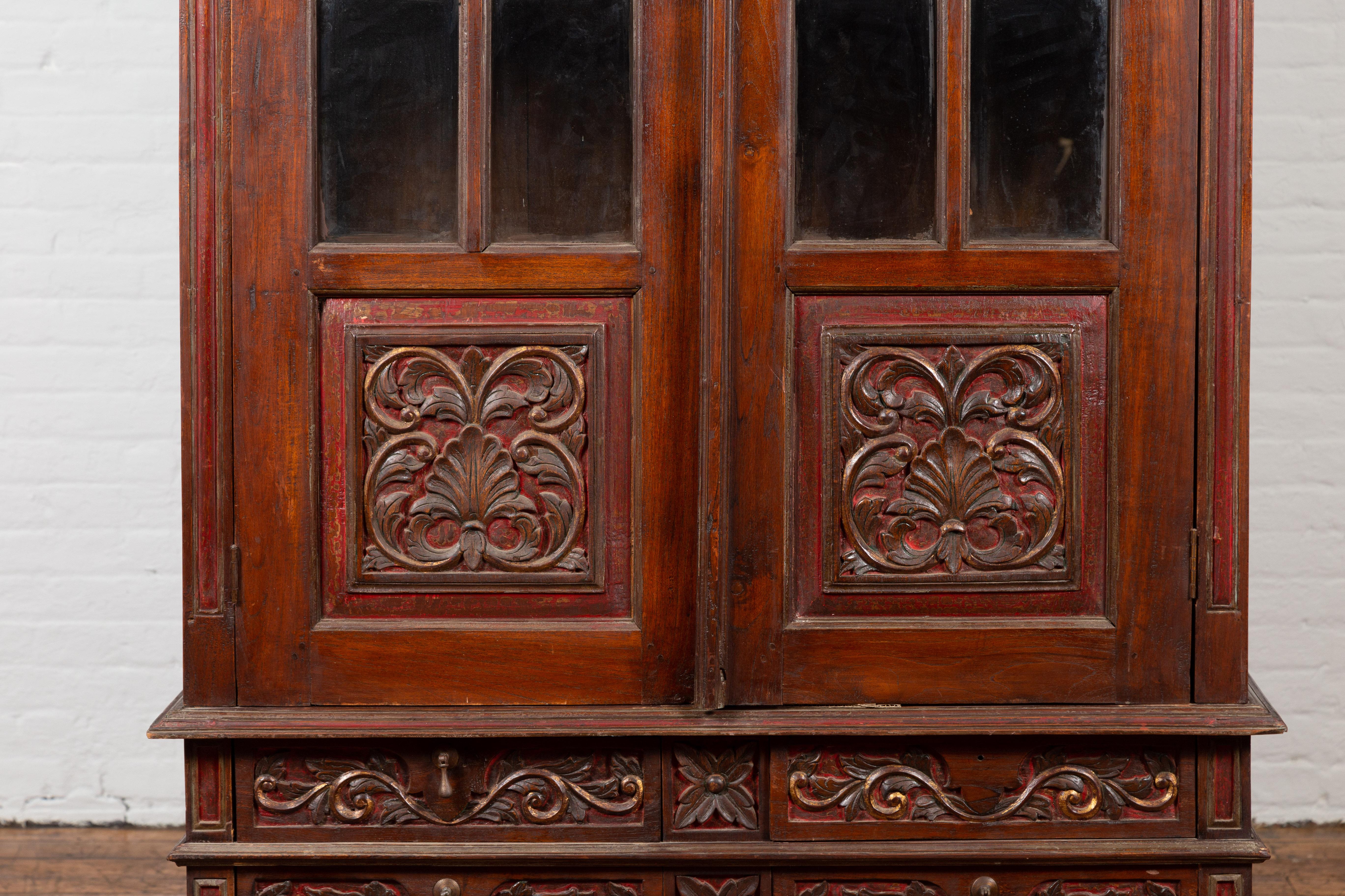 Dutch Colonial Early 20th Century Indonesian Display Cabinet with Carved Motifs For Sale 1