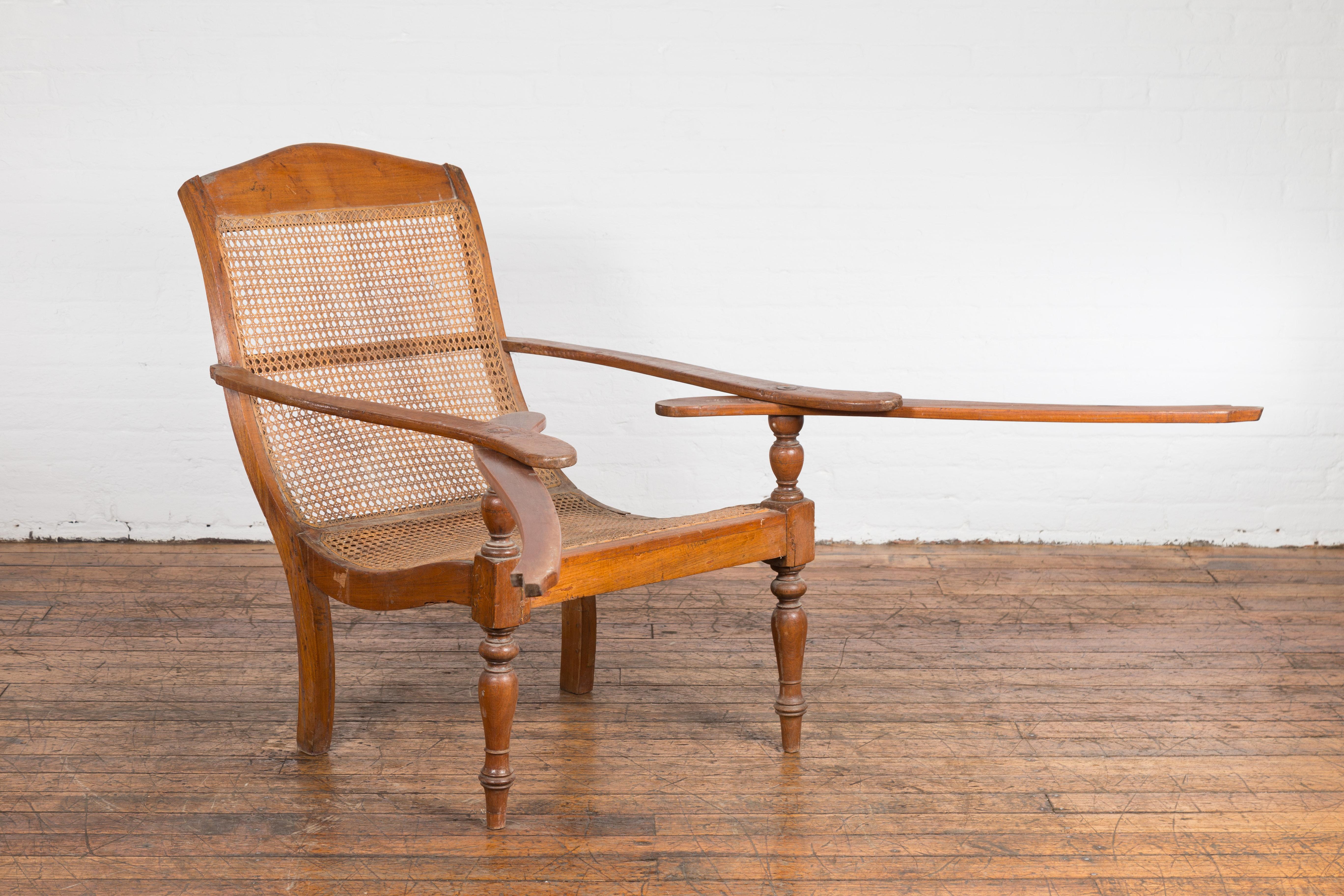 Dutch Colonial Indonesian Cane and Wood Plantation Chair with Extending Arms In Good Condition For Sale In Yonkers, NY