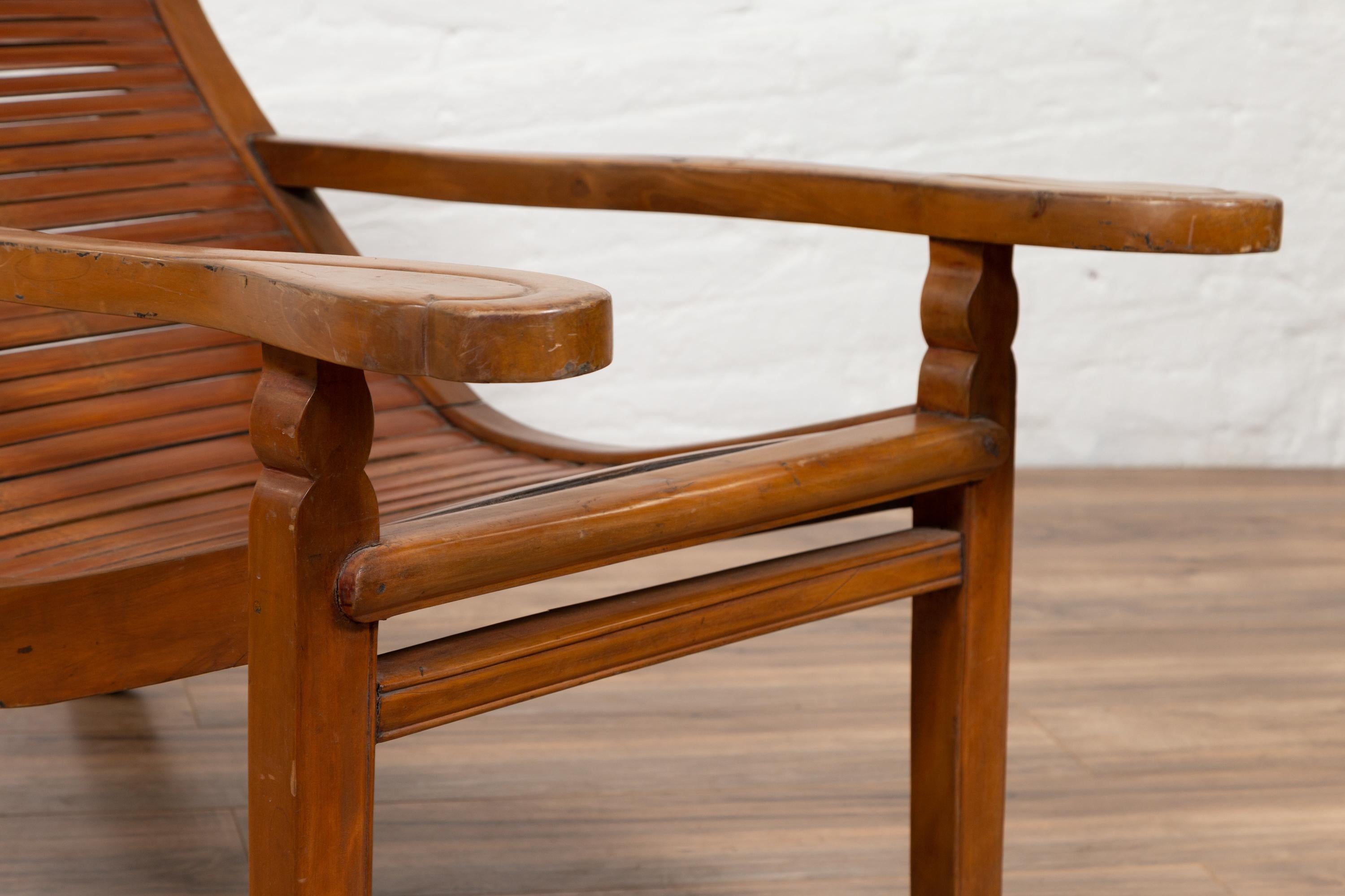 Dutch Colonial 1900s Plantation Lounge Chair mit geschwungenem Sitz und Latten im Zustand „Gut“ im Angebot in Yonkers, NY