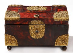 Niederländische Kolonialschachtel aus indonesischem Schildpatt mit vergoldeten Messingbeschlägen