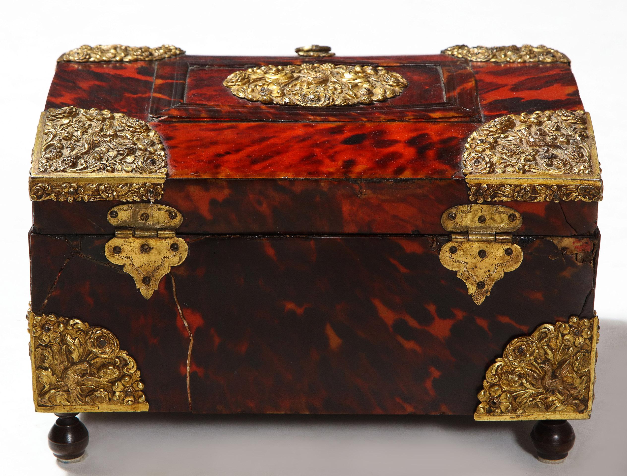 Dutch Colonial Indonesian Tortoiseshell Box with Gilded Brass mounts In Good Condition For Sale In Lyndhurst, NJ