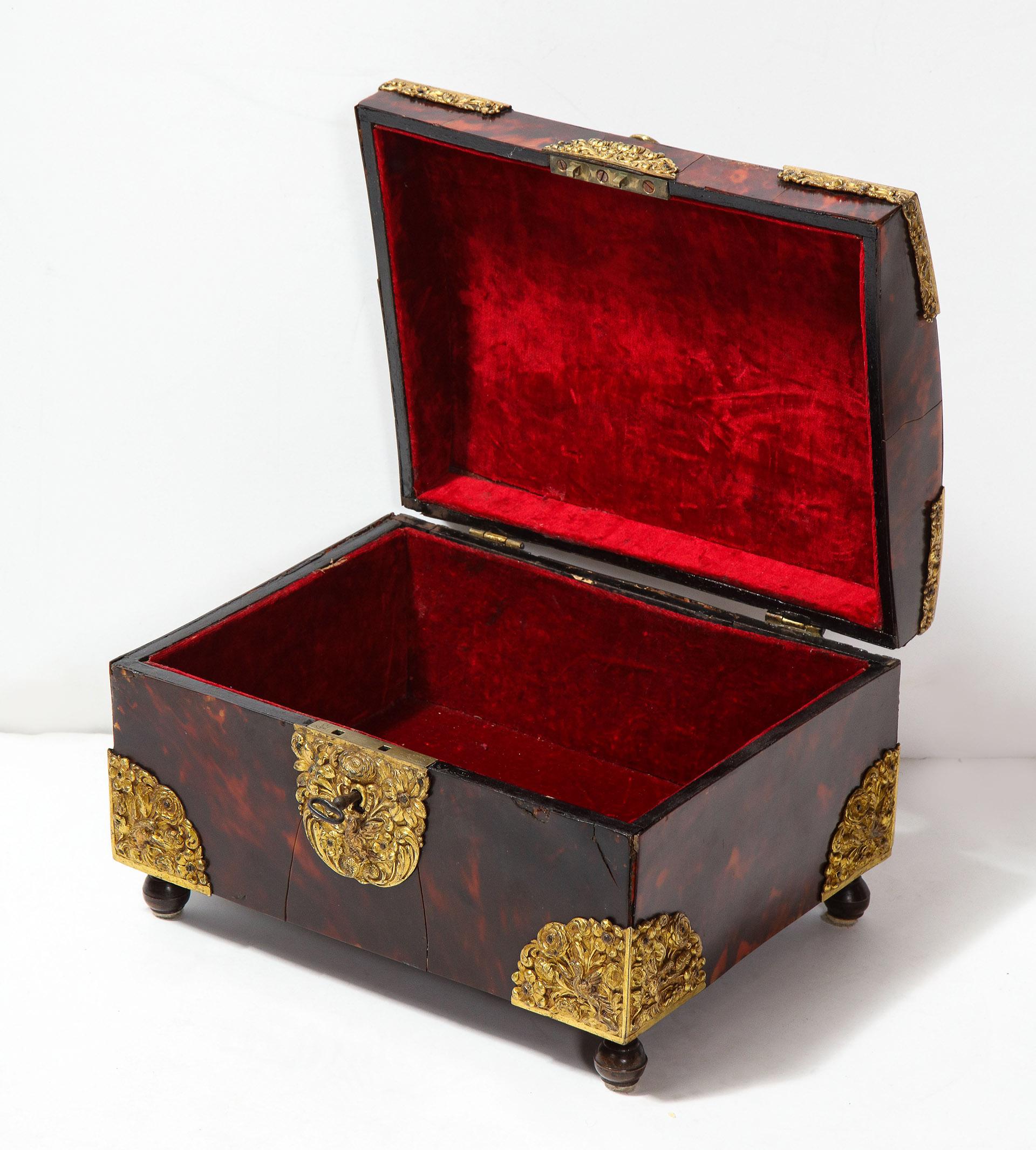 Dutch Colonial Indonesian Tortoiseshell Box with Gilded Brass mounts For Sale 1