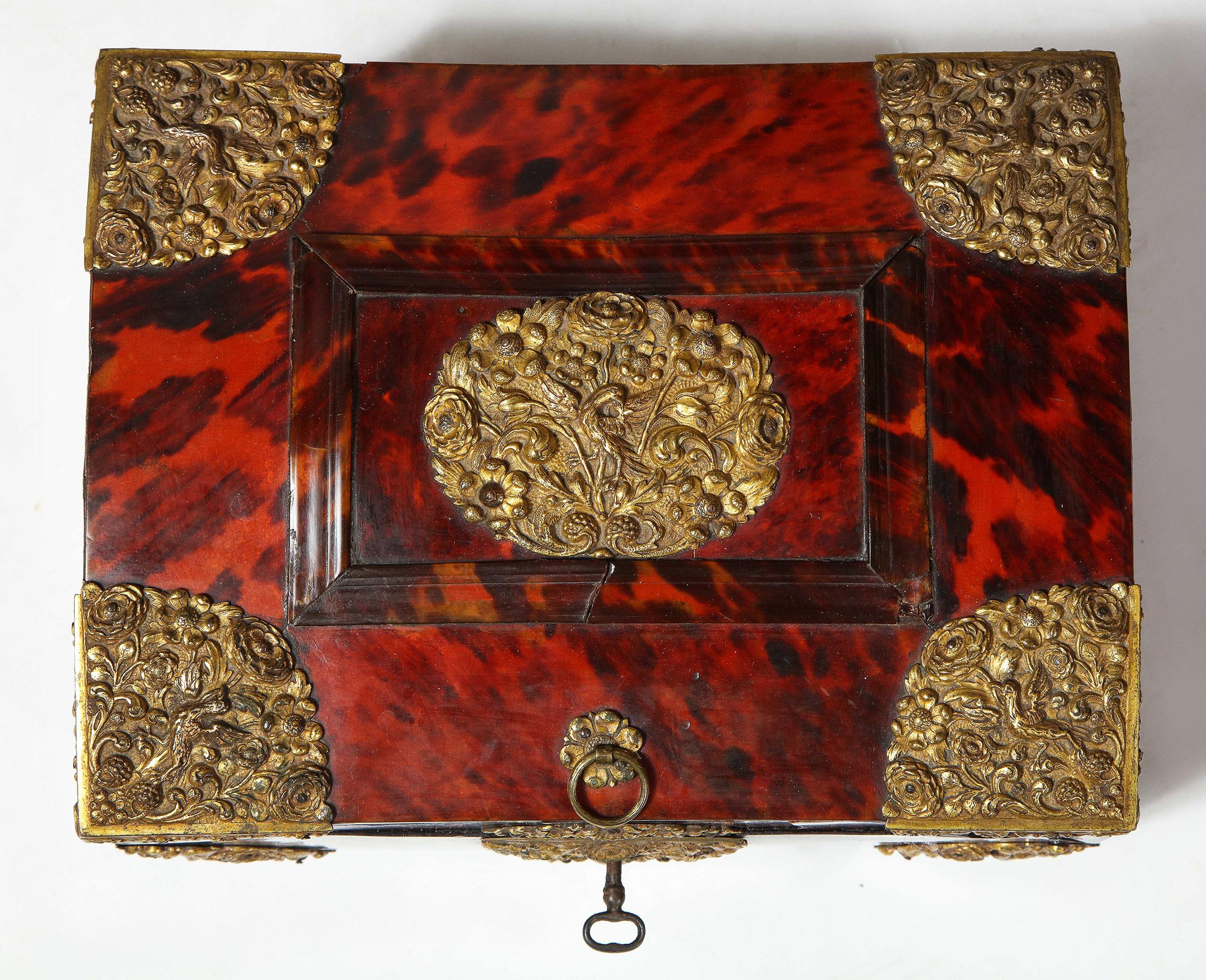 Dutch Colonial Indonesian Tortoiseshell Box with Gilded Brass mounts For Sale 2