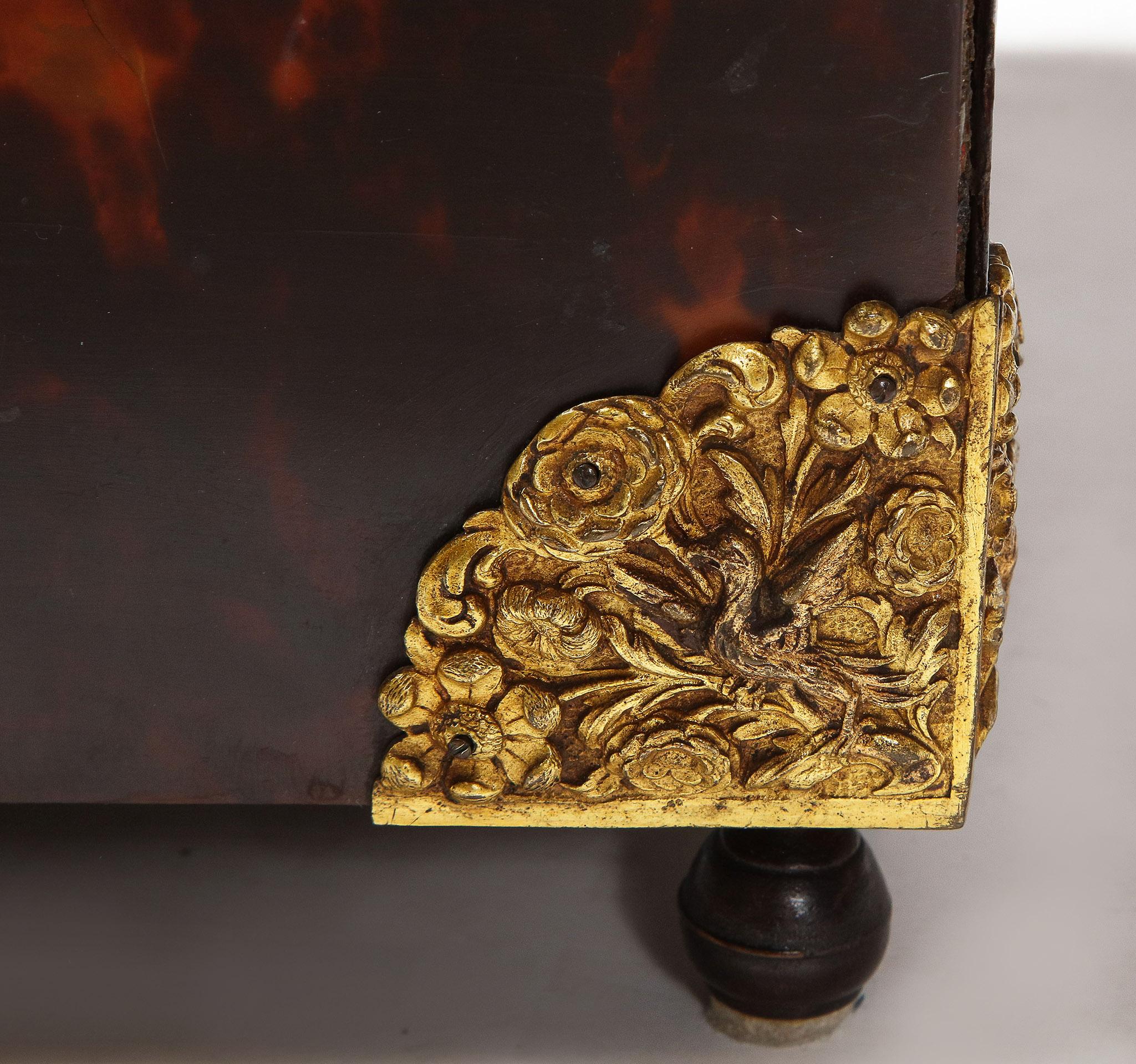 Dutch Colonial Indonesian Tortoiseshell Box with Gilded Brass mounts For Sale 4