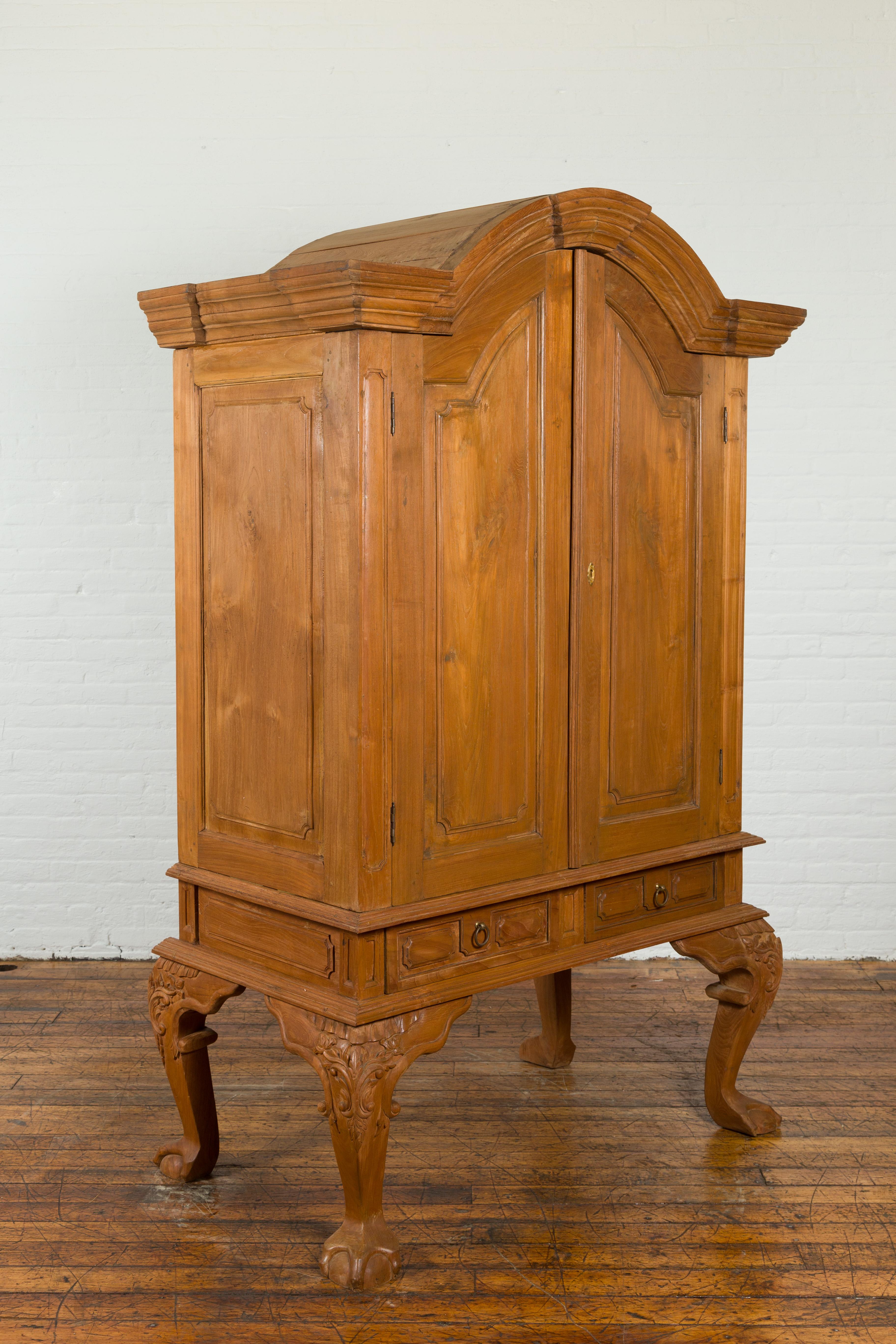 armoire with legs