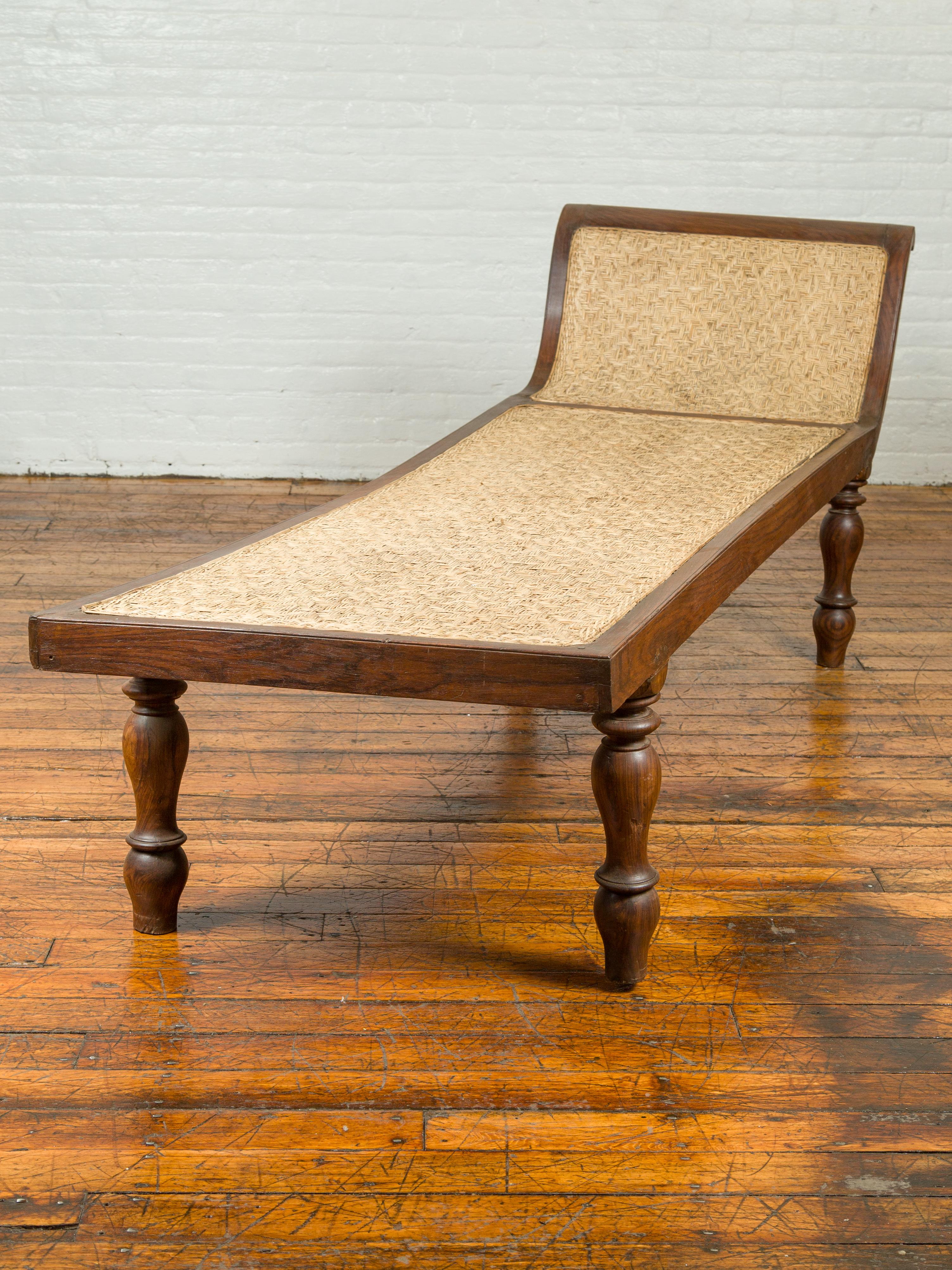 Dutch Colonial Late 19th Century Teak Wood and Rattan Daybed with Turned Legs In Good Condition In Yonkers, NY