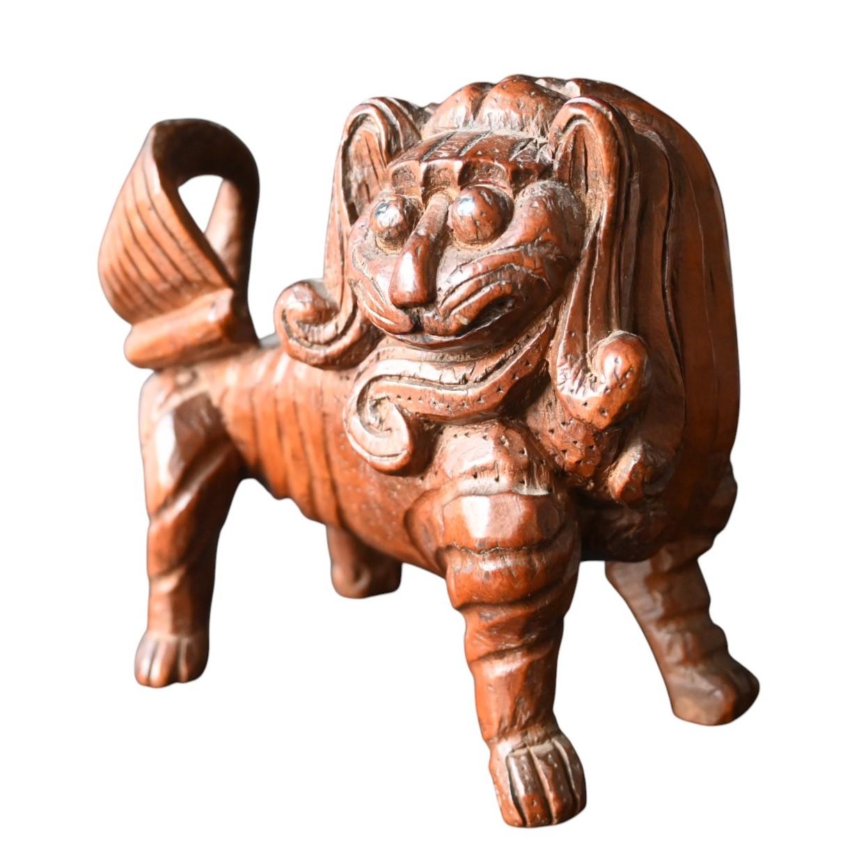 Cingalese Scultura di leone guardiano ceylonese del periodo coloniale olandese - 18° secolo in vendita