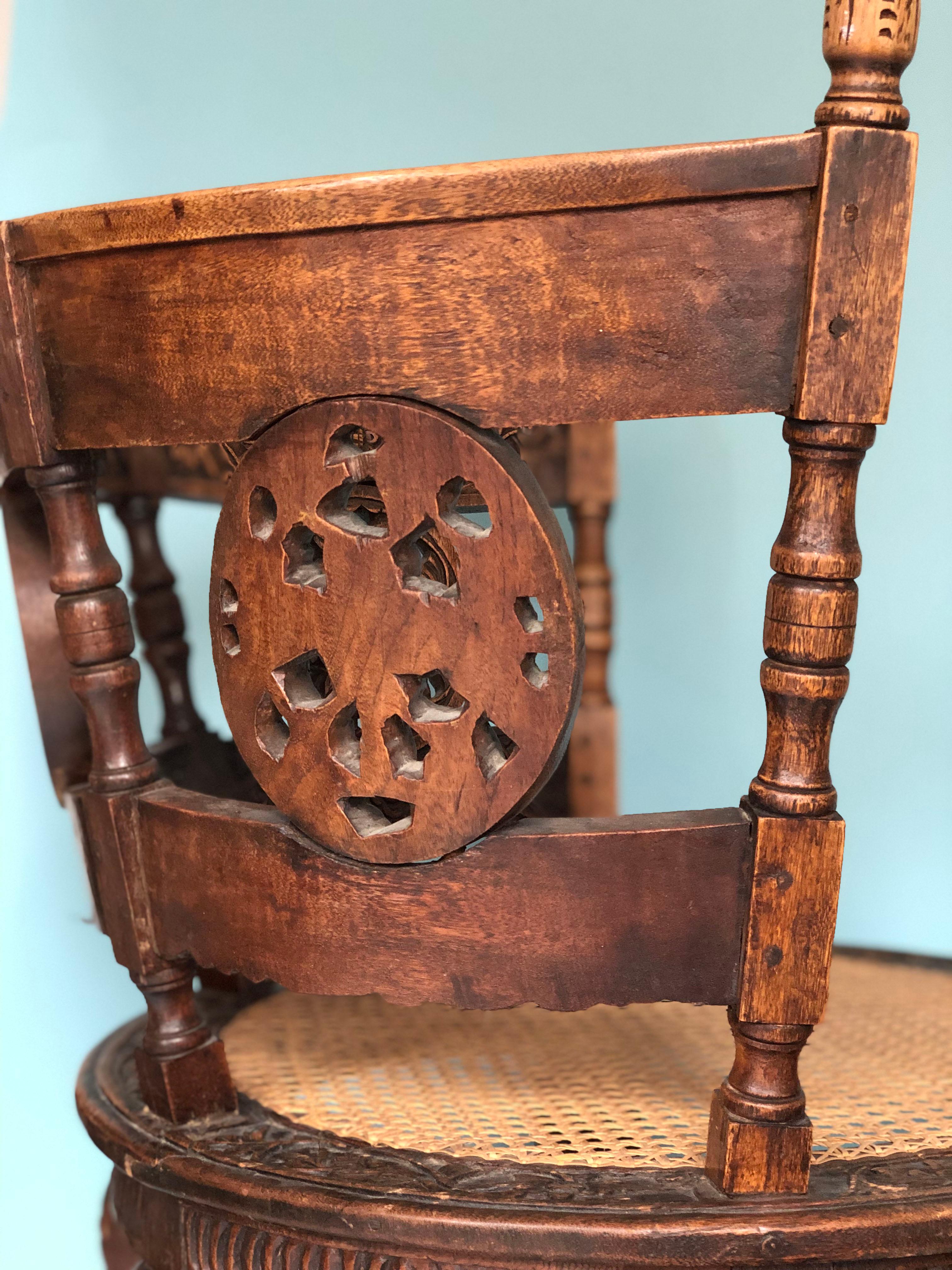 Indonésien Chaise coloniale hollandaise en teck du 19ème siècle en vente