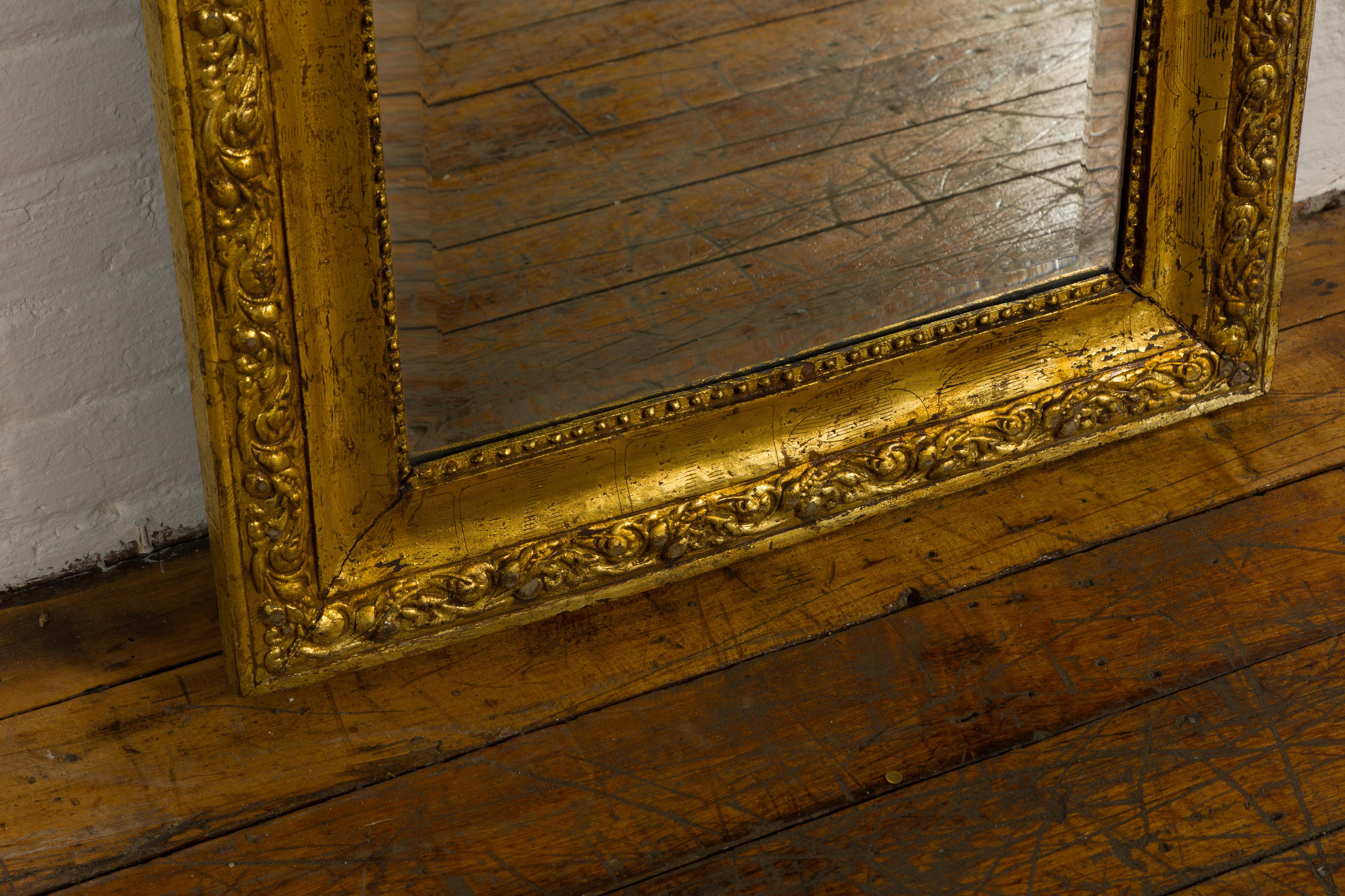 Specchio Trumeau in legno d'orato d'epoca coloniale olandese con motivi a volute intagliate in vendita 5