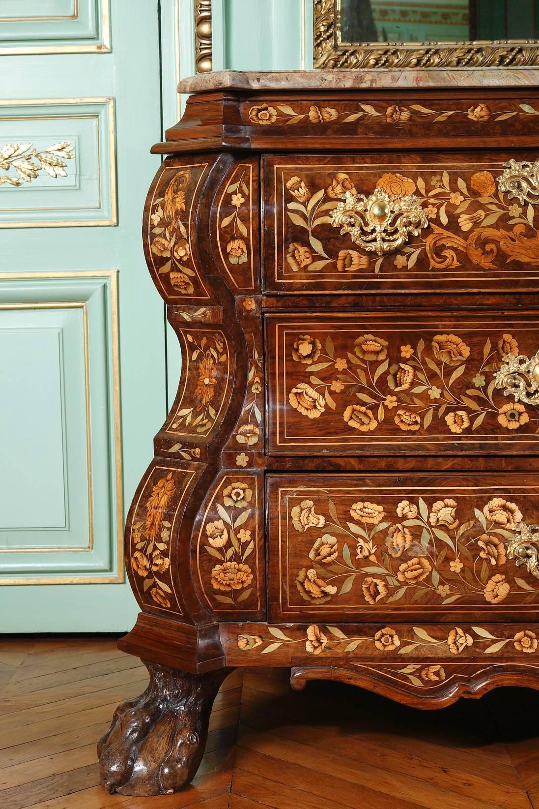 Dutch Commode with Floral Marquetry, 18th Century In Good Condition In Paris, FR