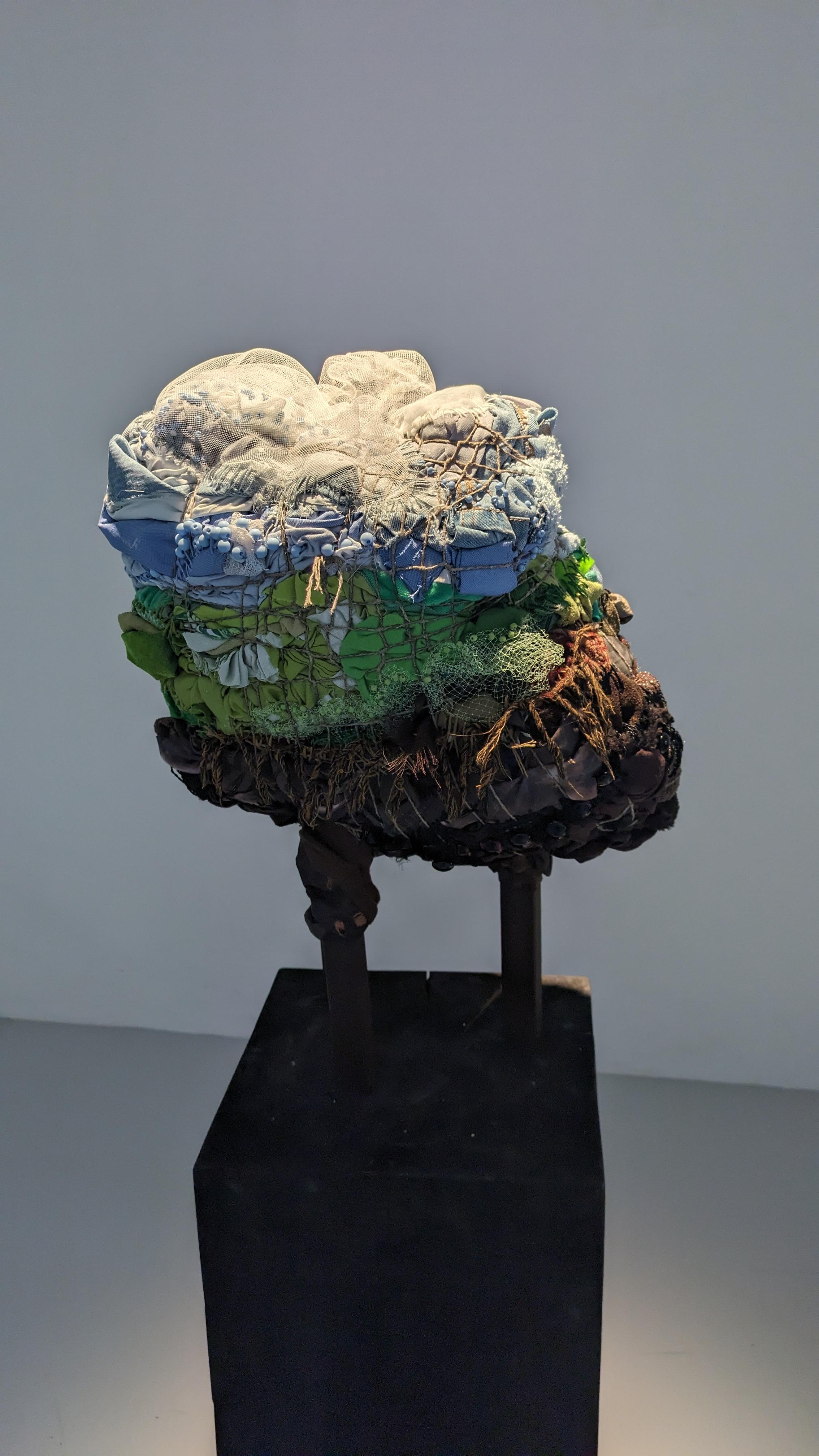 Scultura d'arte tessile contemporanea olandese A Chunk of Earth di Femke van Gemert In condizioni Nuovo in vendita a Amsterdam, NL