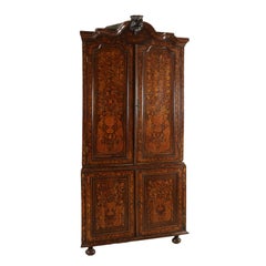 Armoire d'angle néerlandaise