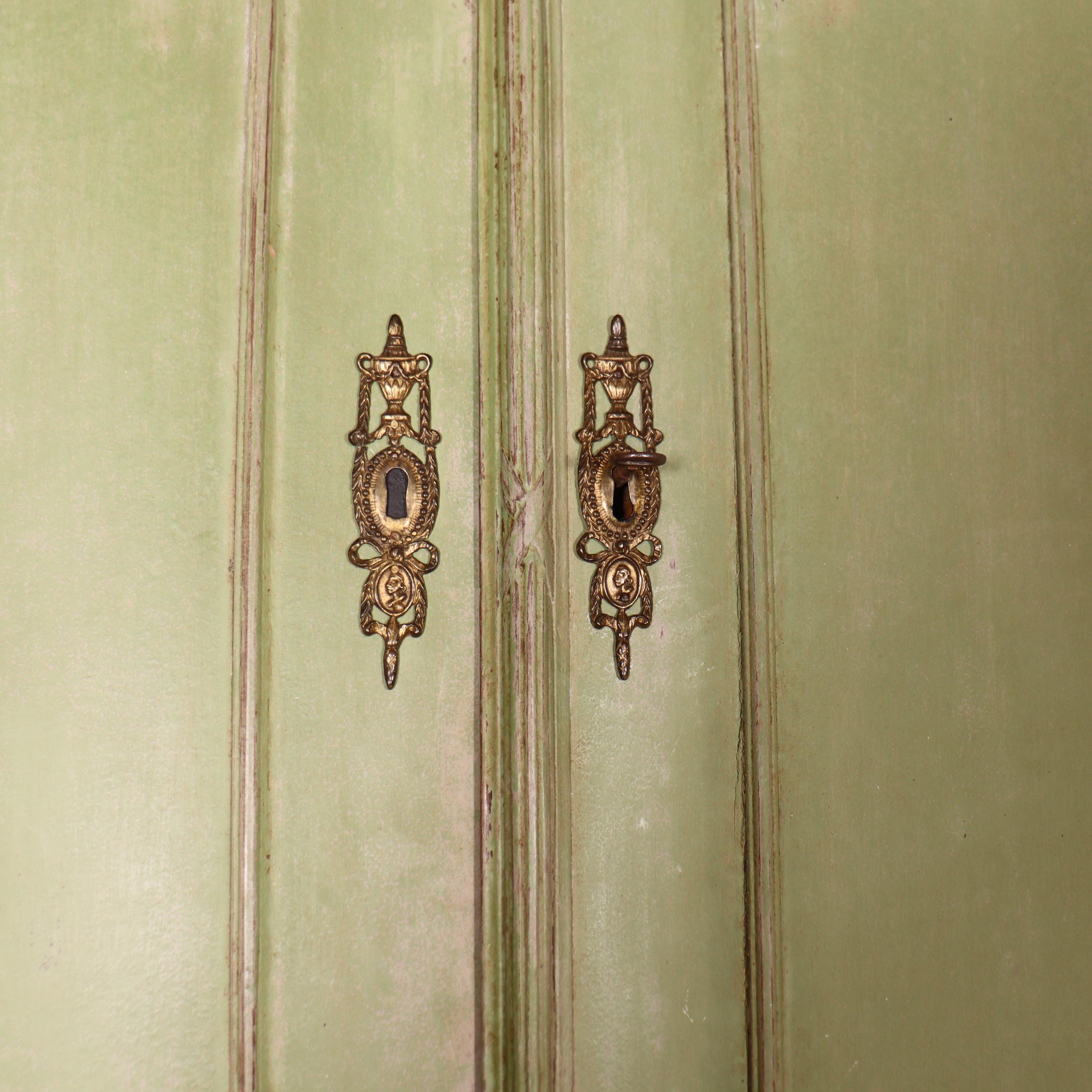 Armoire à linge Dutch Country House en vente 7