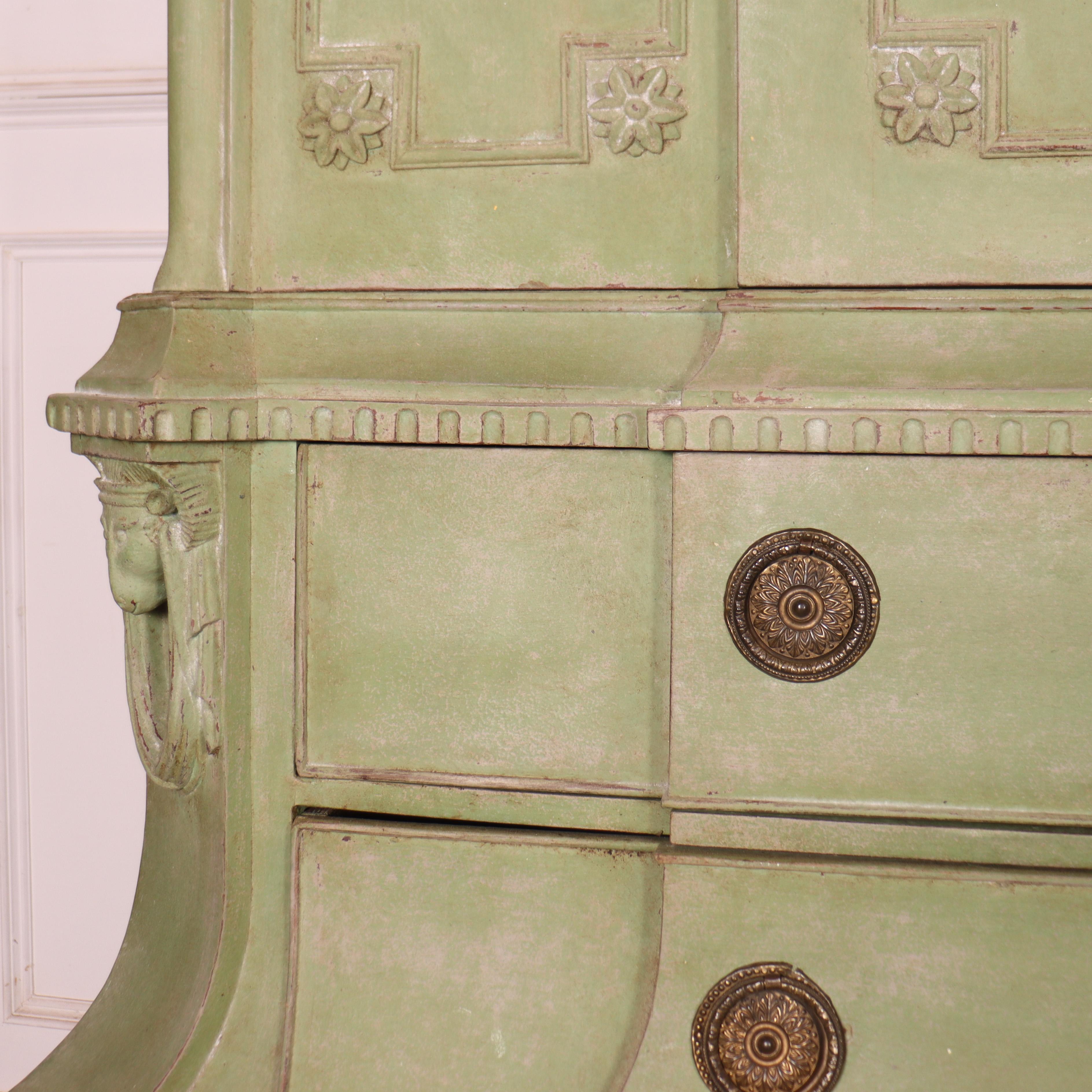 Armoire à linge Dutch Country House en vente 1