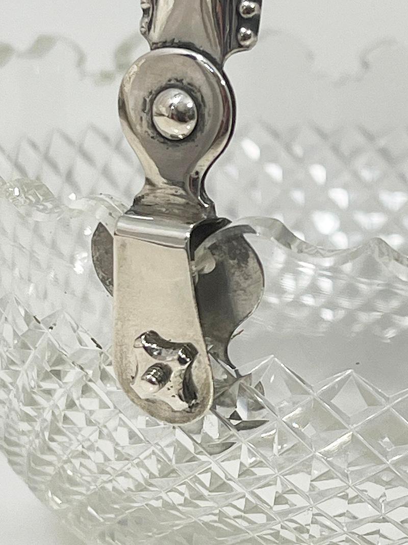 Cuenco de cristal holandés con asa de plata, 1903 Silver en venta