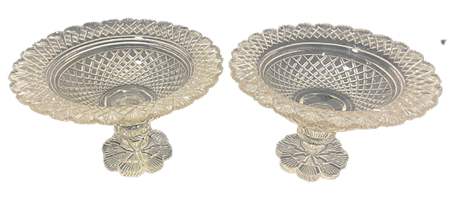Dutch Crystal footed bowls with diamond and fan cut, ca 1860 For Sale