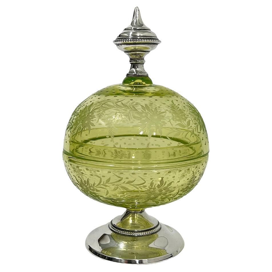 Bombonera holandesa de cristal y plata grabada con tapa, ca. 1880