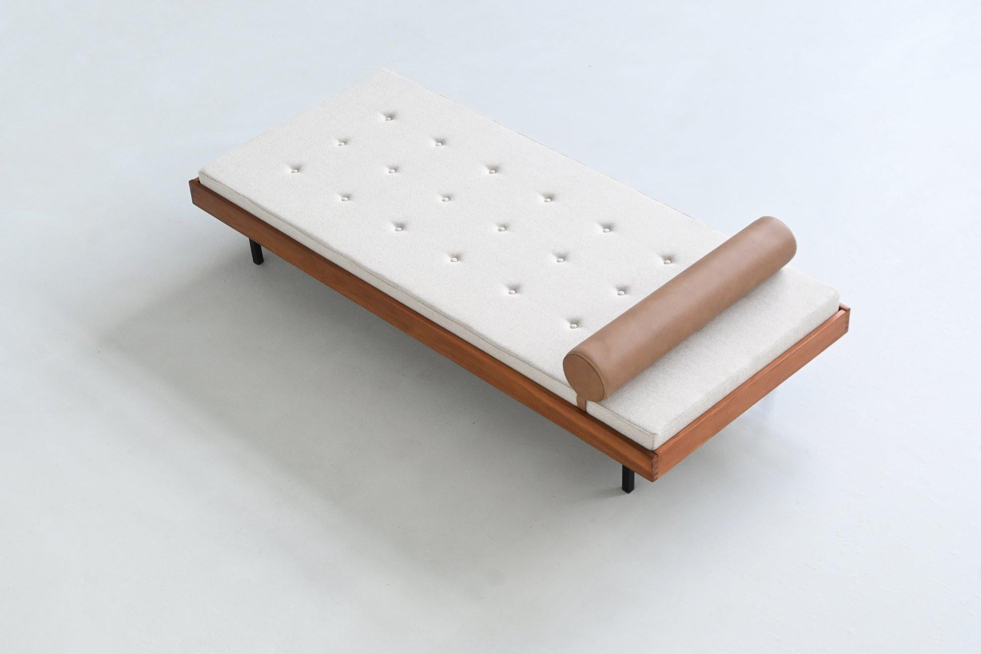Dutch daybed in teak, metal and wool Mid-Century The Netherlands 1960 For Sale 8