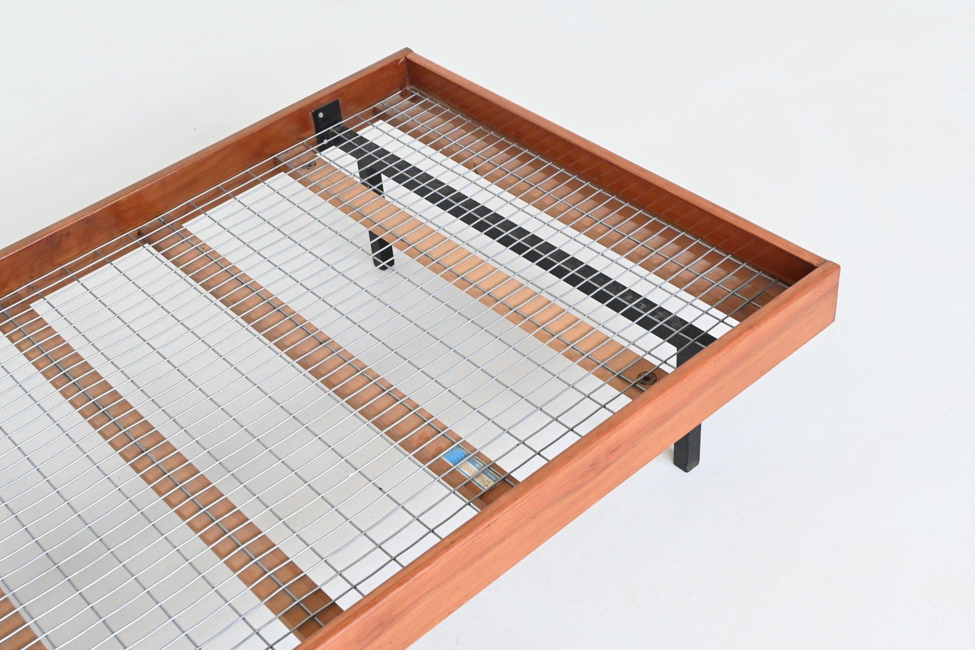 Dutch daybed in teak, metal and wool Mid-Century The Netherlands 1960 For Sale 10