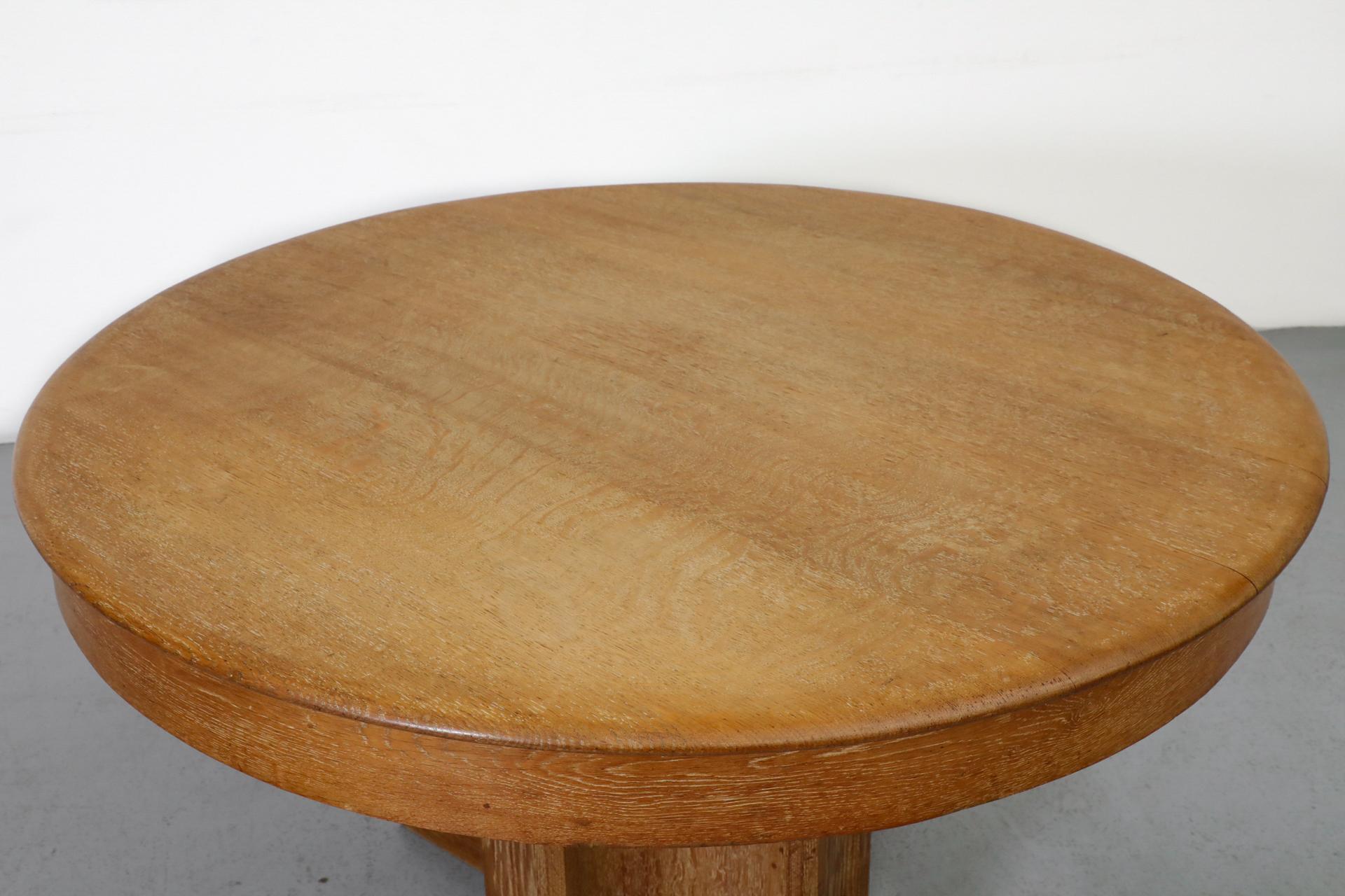 Dutch Deco Round Oak Pedestal Table by C. De Jong for J.A. Boskamp En Zonen In Good Condition In Los Angeles, CA