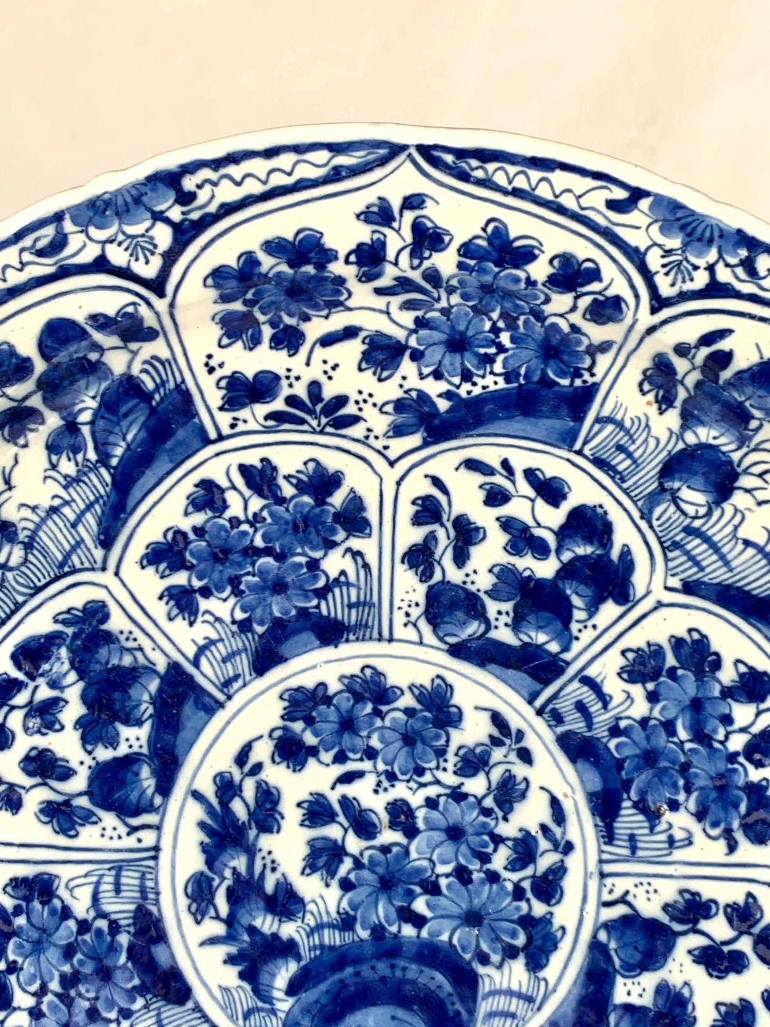 Dutch Delft Blue and White Charger De Witte Starre Factory Circa 1770 In Excellent Condition For Sale In Katonah, NY