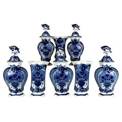 Service de huit pièces en faïence bleue et blanche de Delft, de la manufacture « The Claw Factory », vers 1820