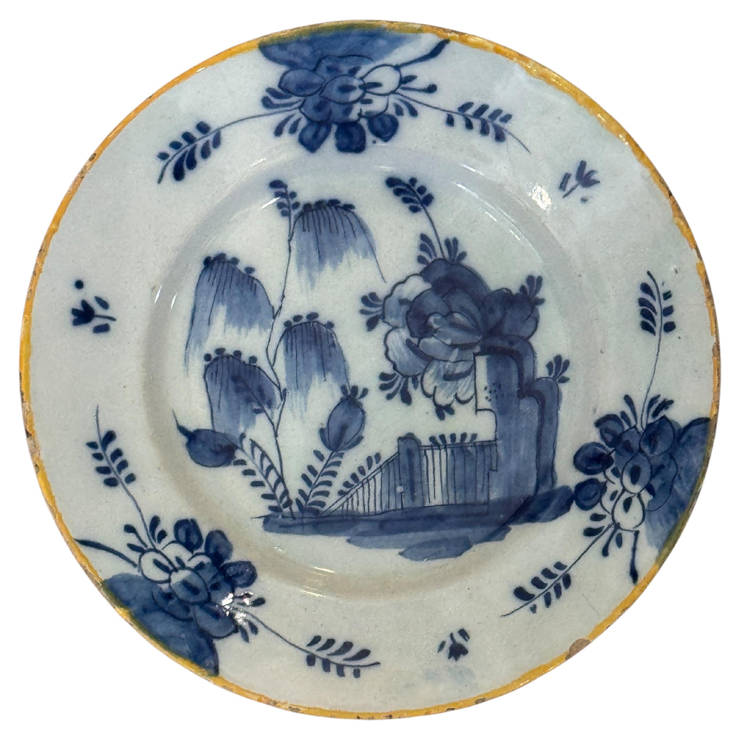Assiette hollandaise Delft bleue et blanche à bord jaune en vente