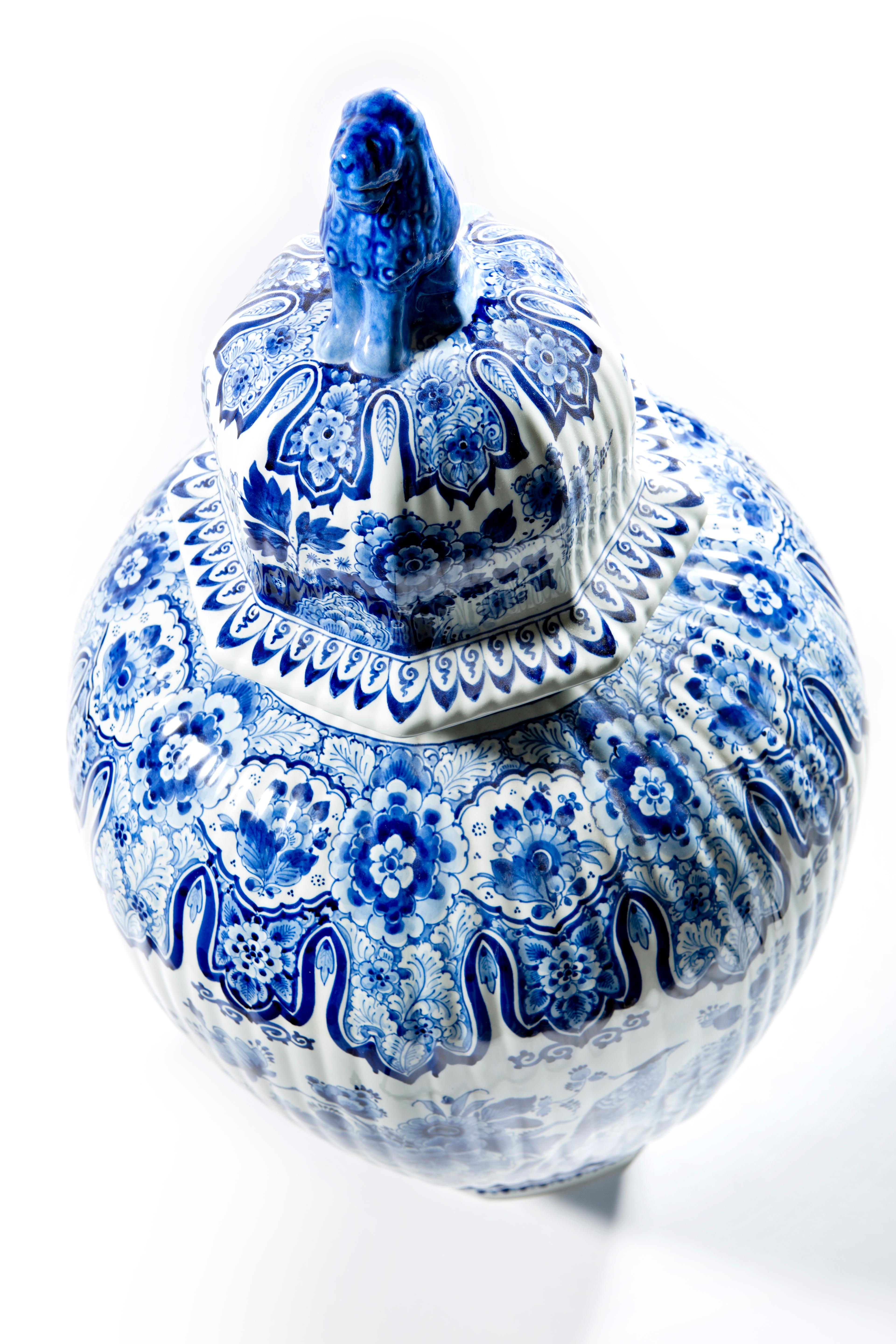 Baroque Dutch Delft Blue handpainted ceramic Jar with lid by Royal Delft, Original Blue  For Sale