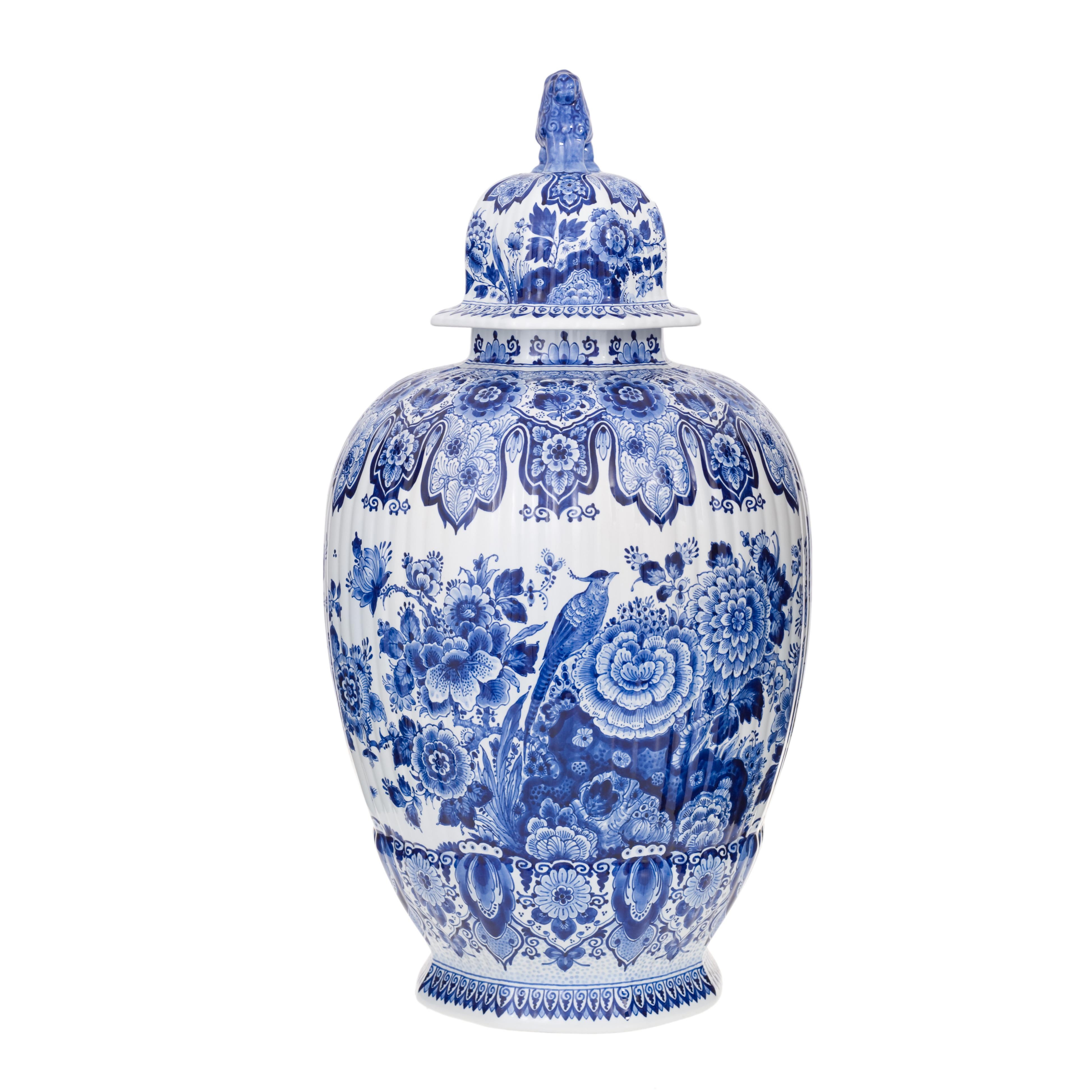 Néerlandais Pot en céramique bleue de Delft peint à la main avec couvercle par Royal Delft, Original Blue  en vente