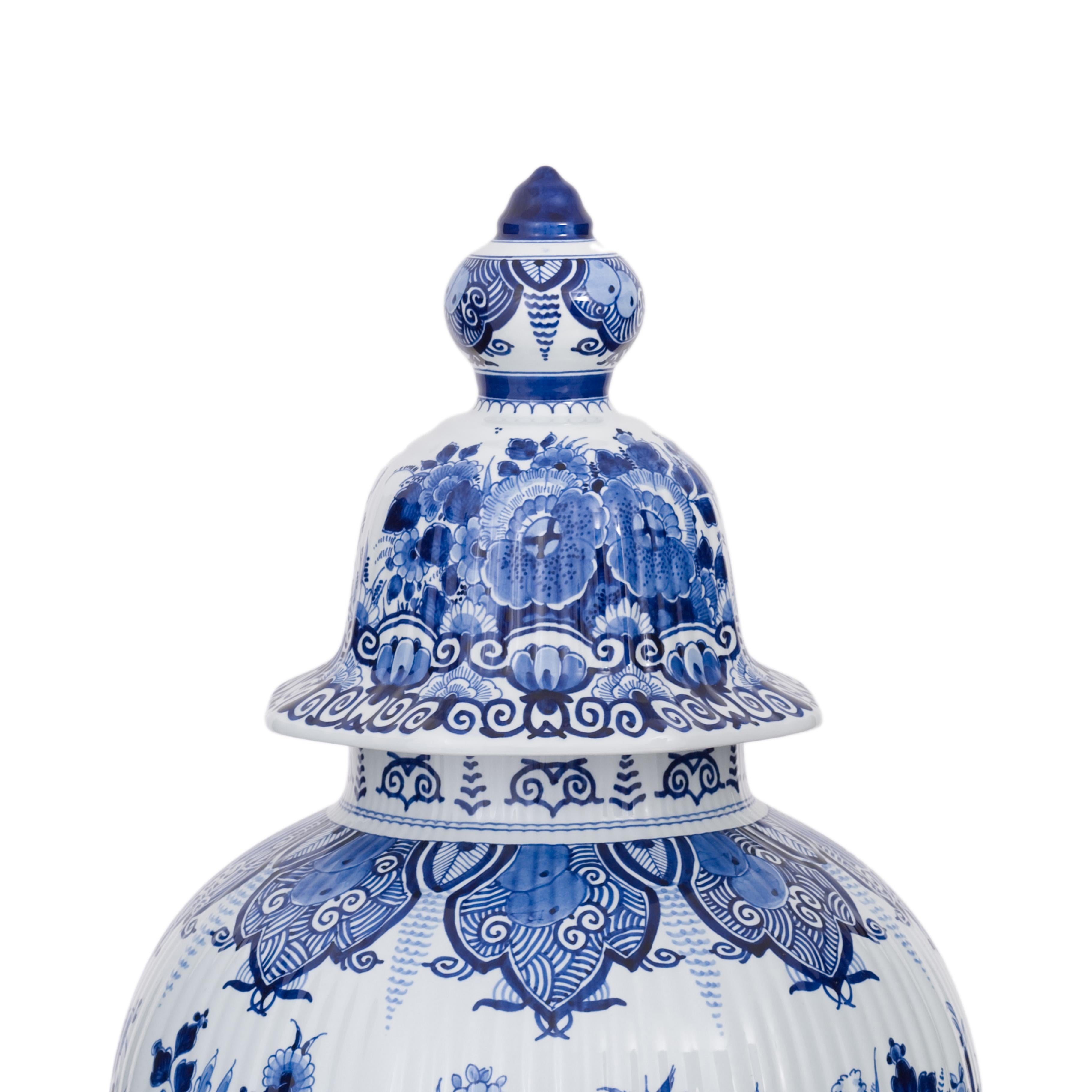 Hand-Crafted Dutch Delft Blue handpainted Jar with lid by Royal Delft, Original Blue collect. For Sale